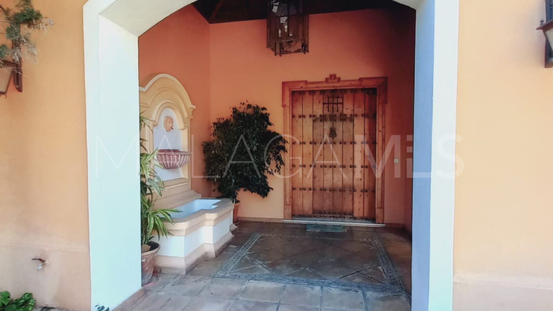 Villa for sale in Altos Reales