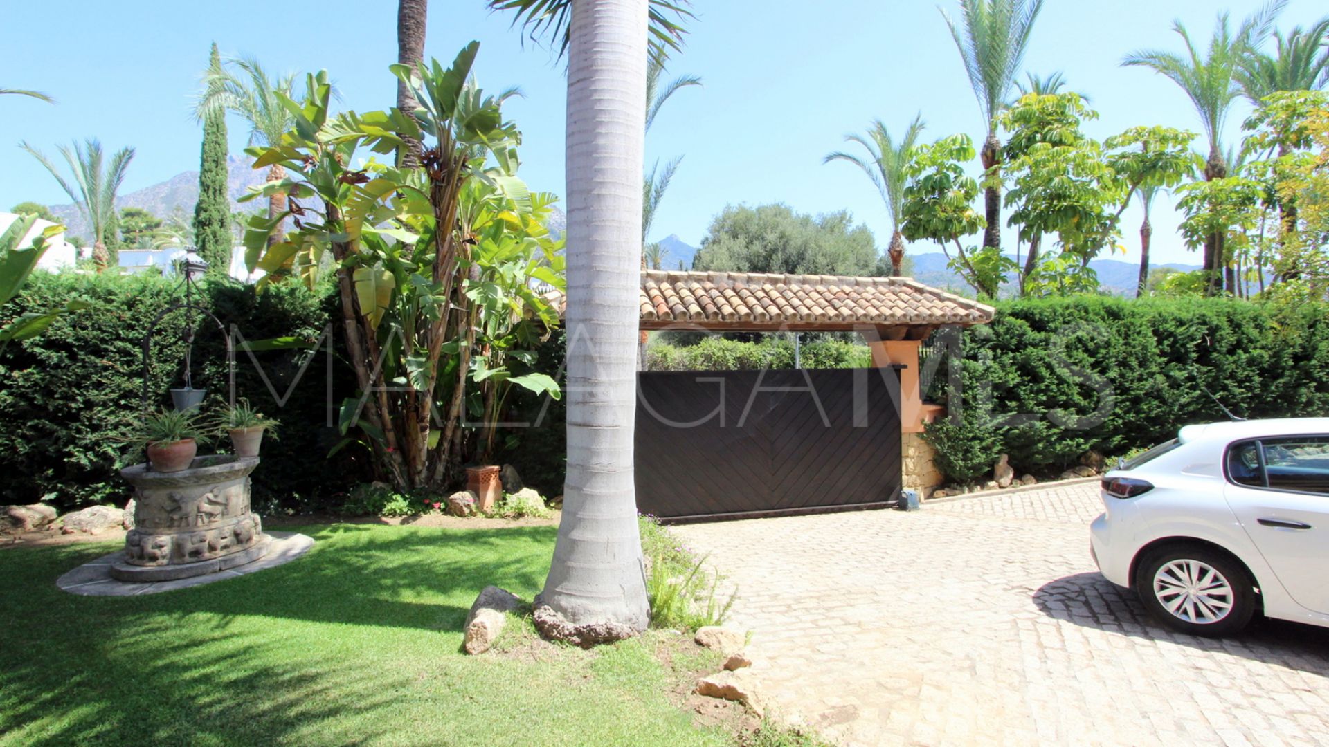 Villa for sale in Altos Reales