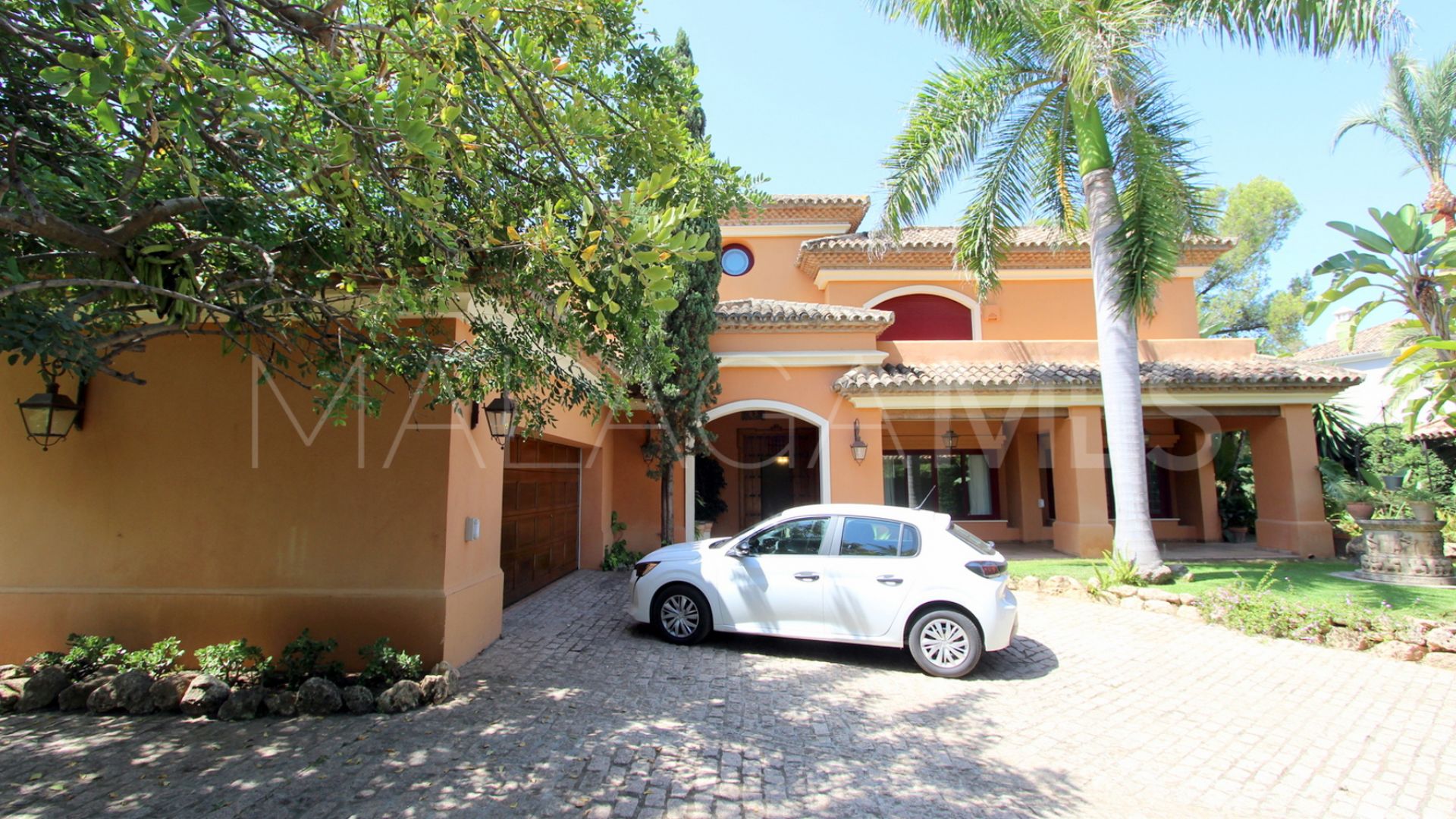 Villa for sale in Altos Reales