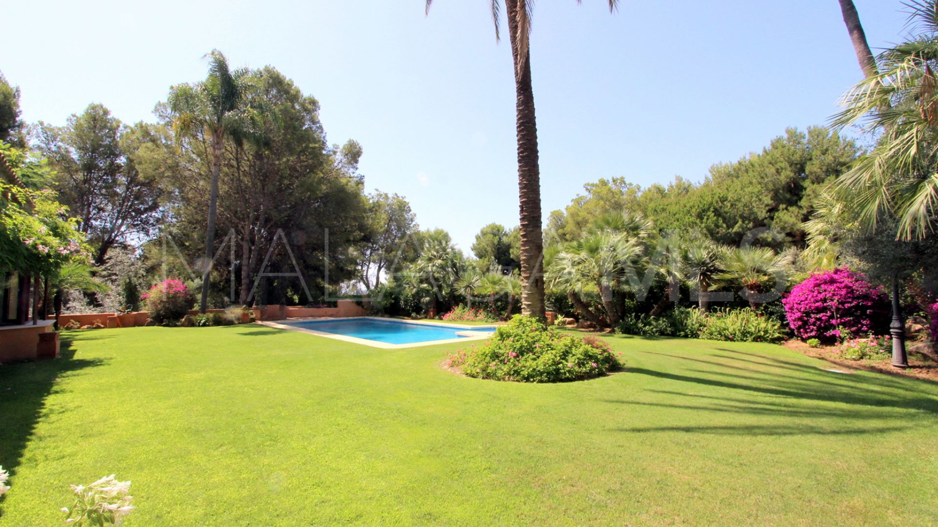 Villa for sale in Altos Reales
