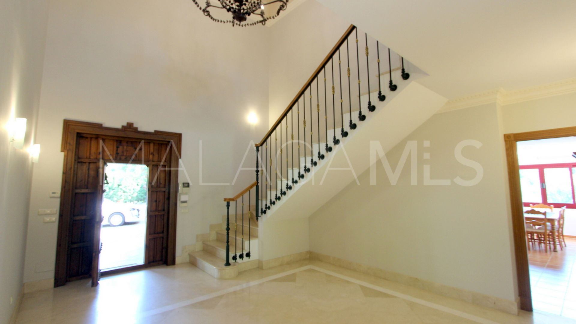 Villa for sale in Altos Reales