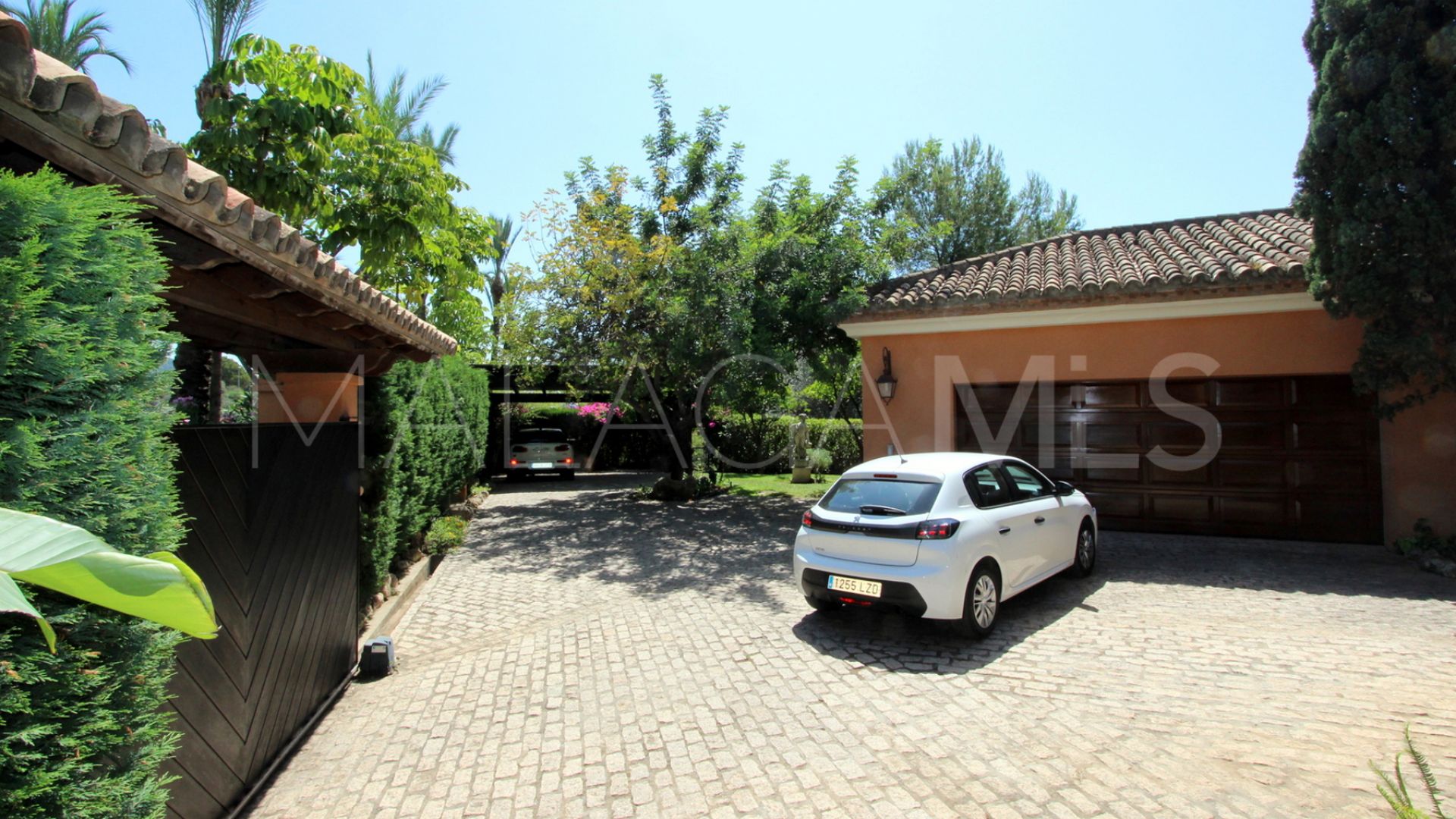 Villa for sale in Altos Reales