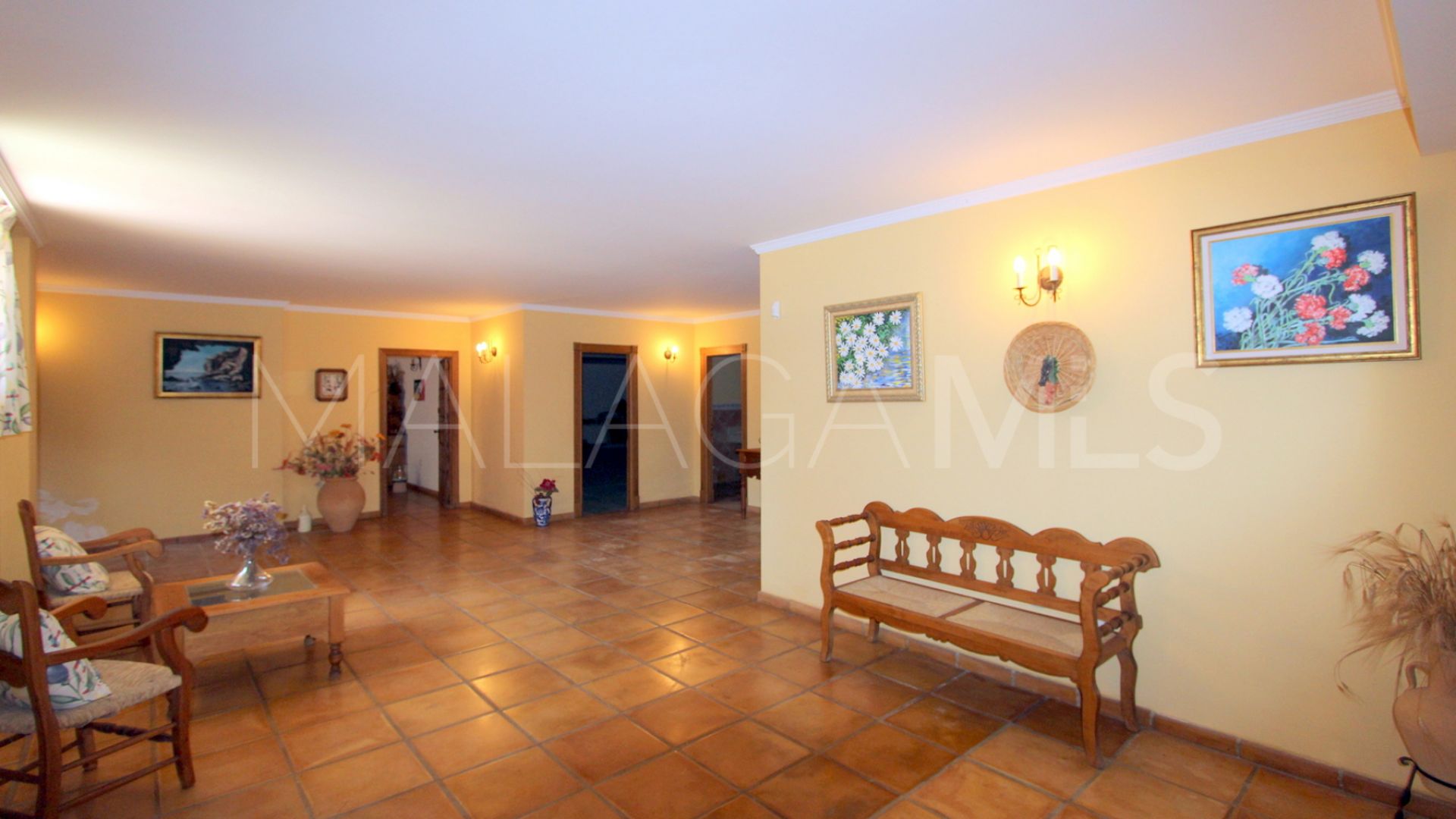 Villa for sale in Altos Reales