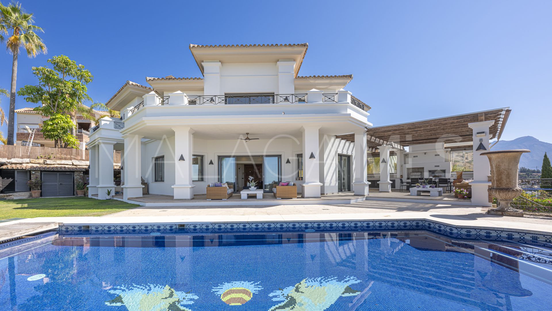 Los Arqueros villa for sale