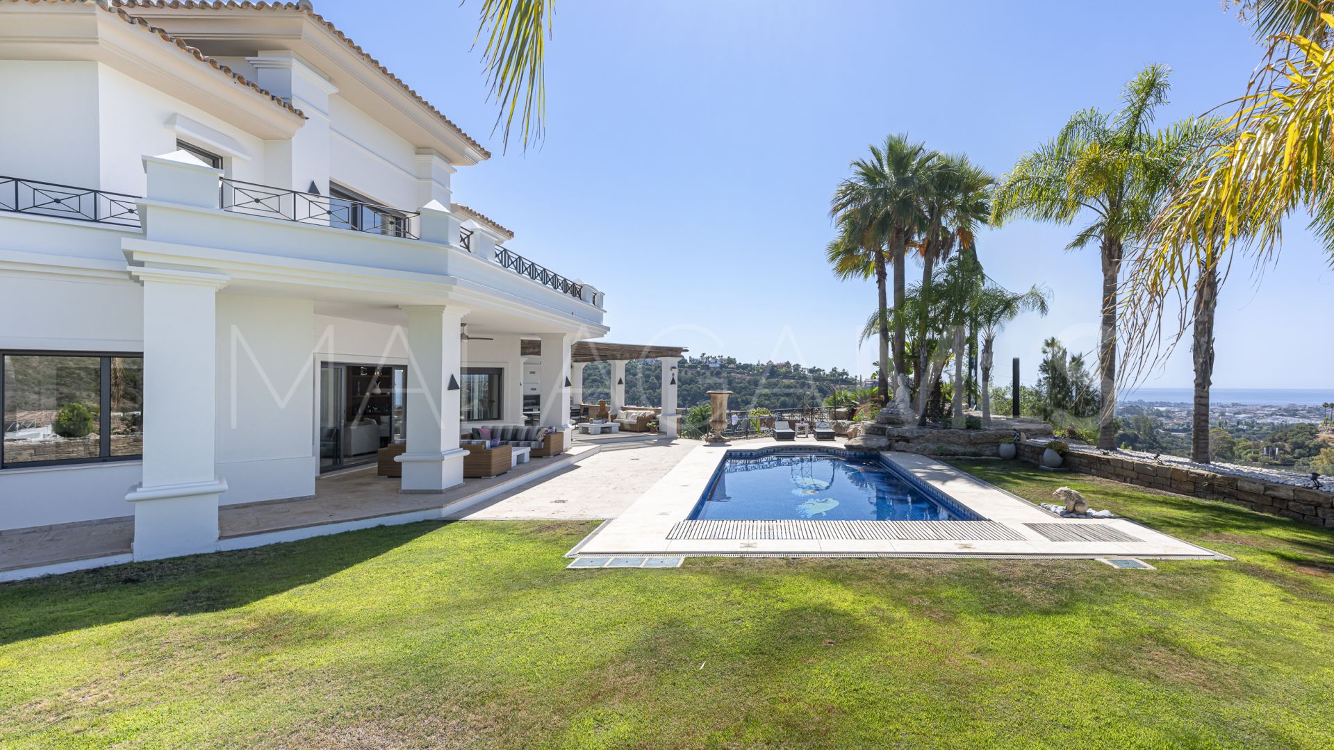 Los Arqueros villa for sale