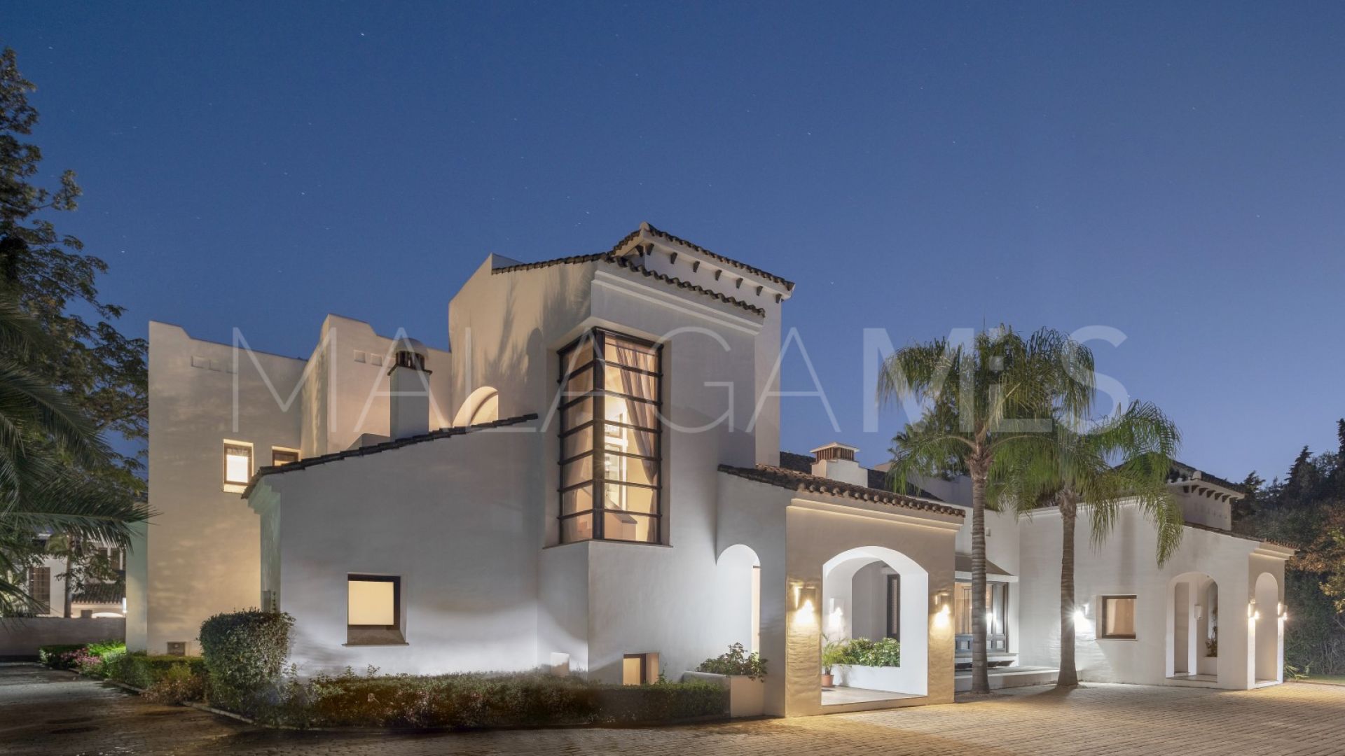 Villa de 5 bedrooms for sale in Guadalmina Baja