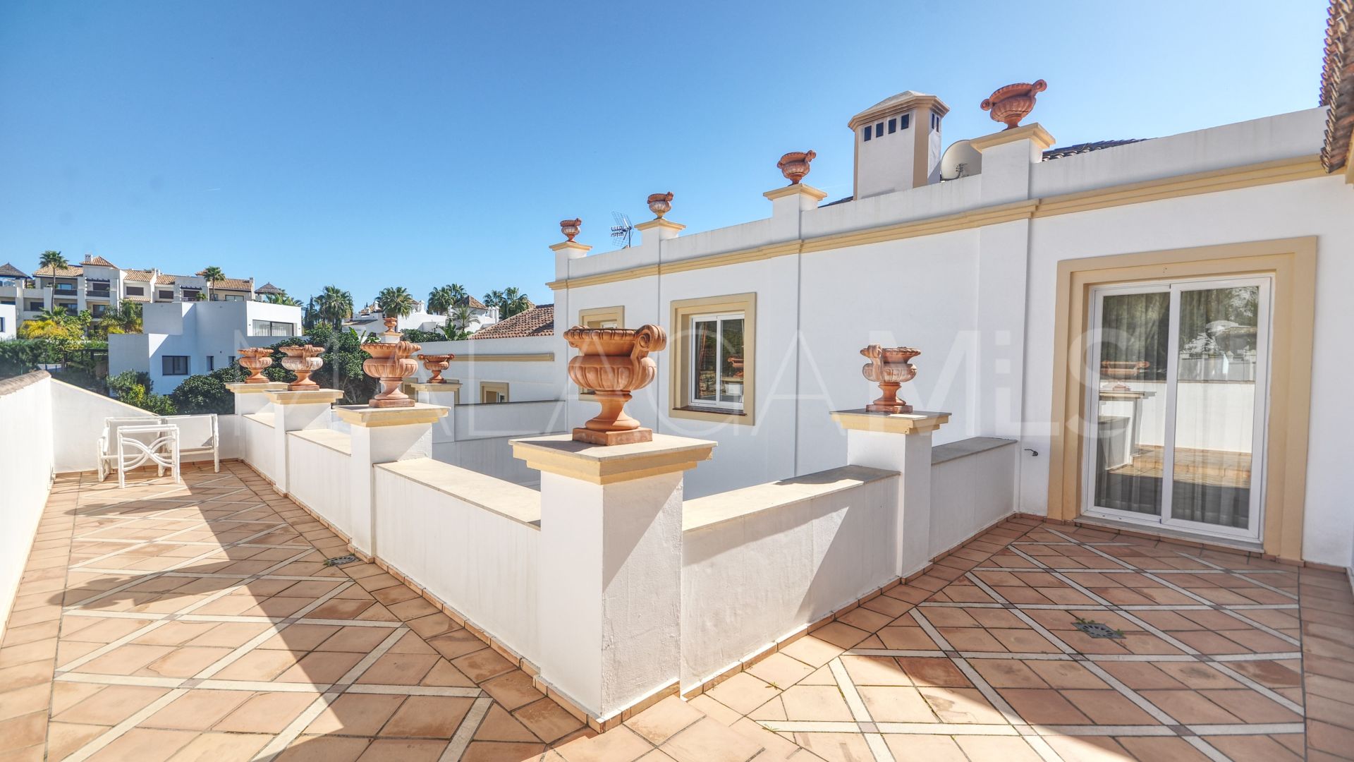 Villa for sale in El Paraiso