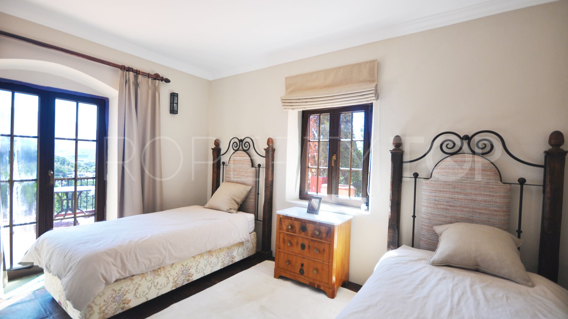 Villa de 7 dormitorios a la venta en El Madroñal