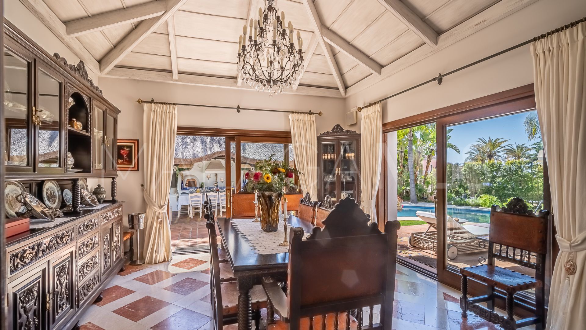 Villa for sale in Bahia de Marbella