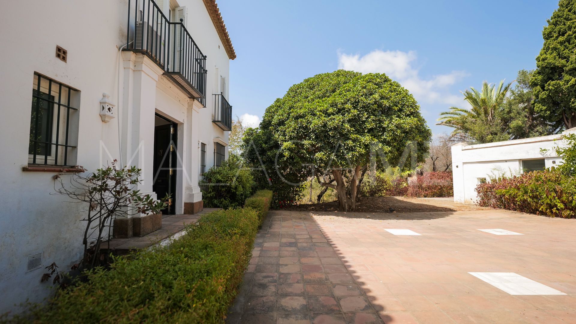 For sale villa with 6 bedrooms in New Golden Mile