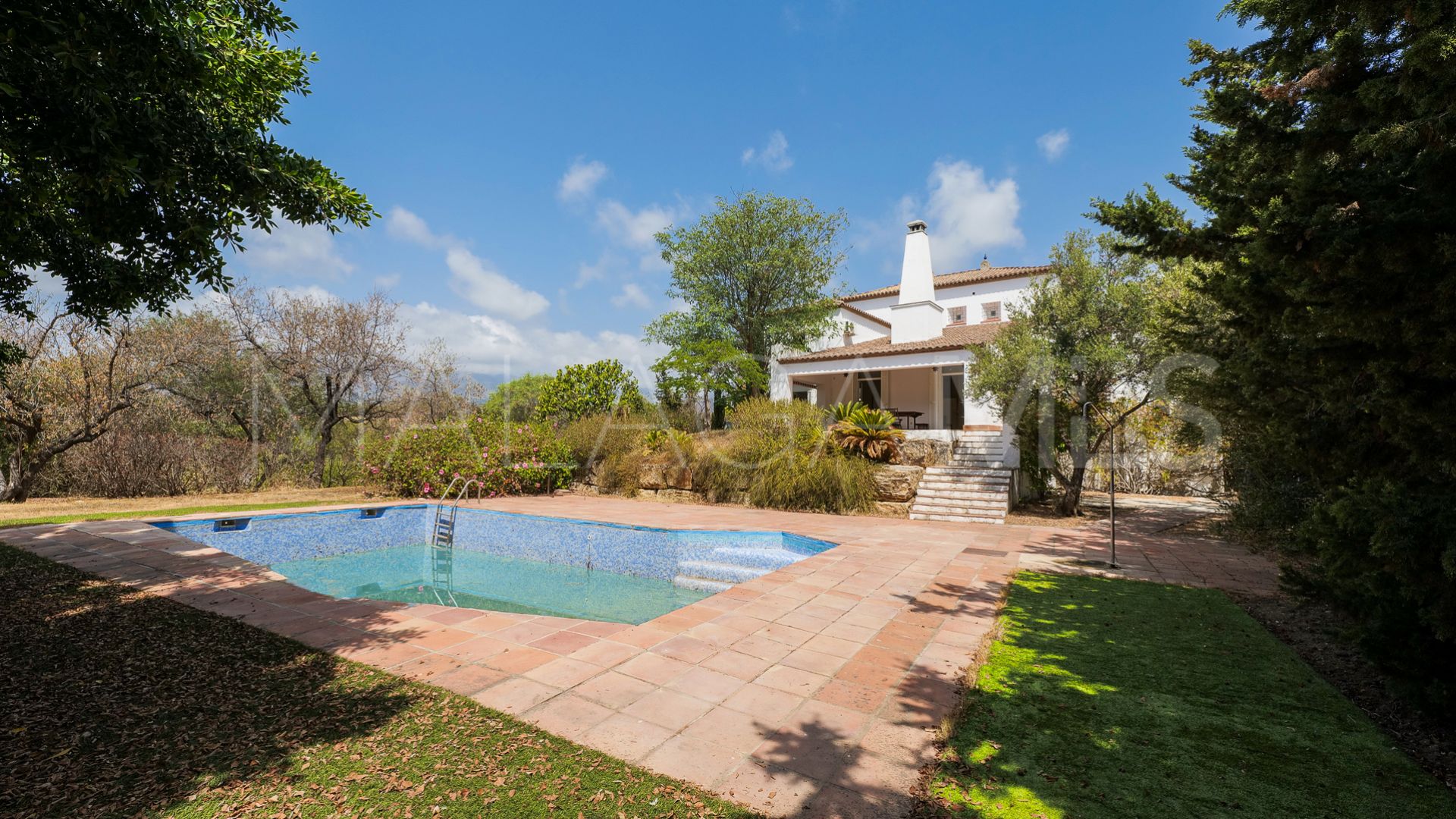 For sale villa with 6 bedrooms in New Golden Mile