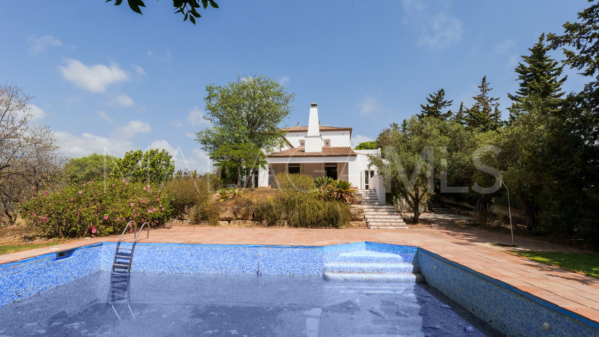 Villa for sale in New Golden Mile