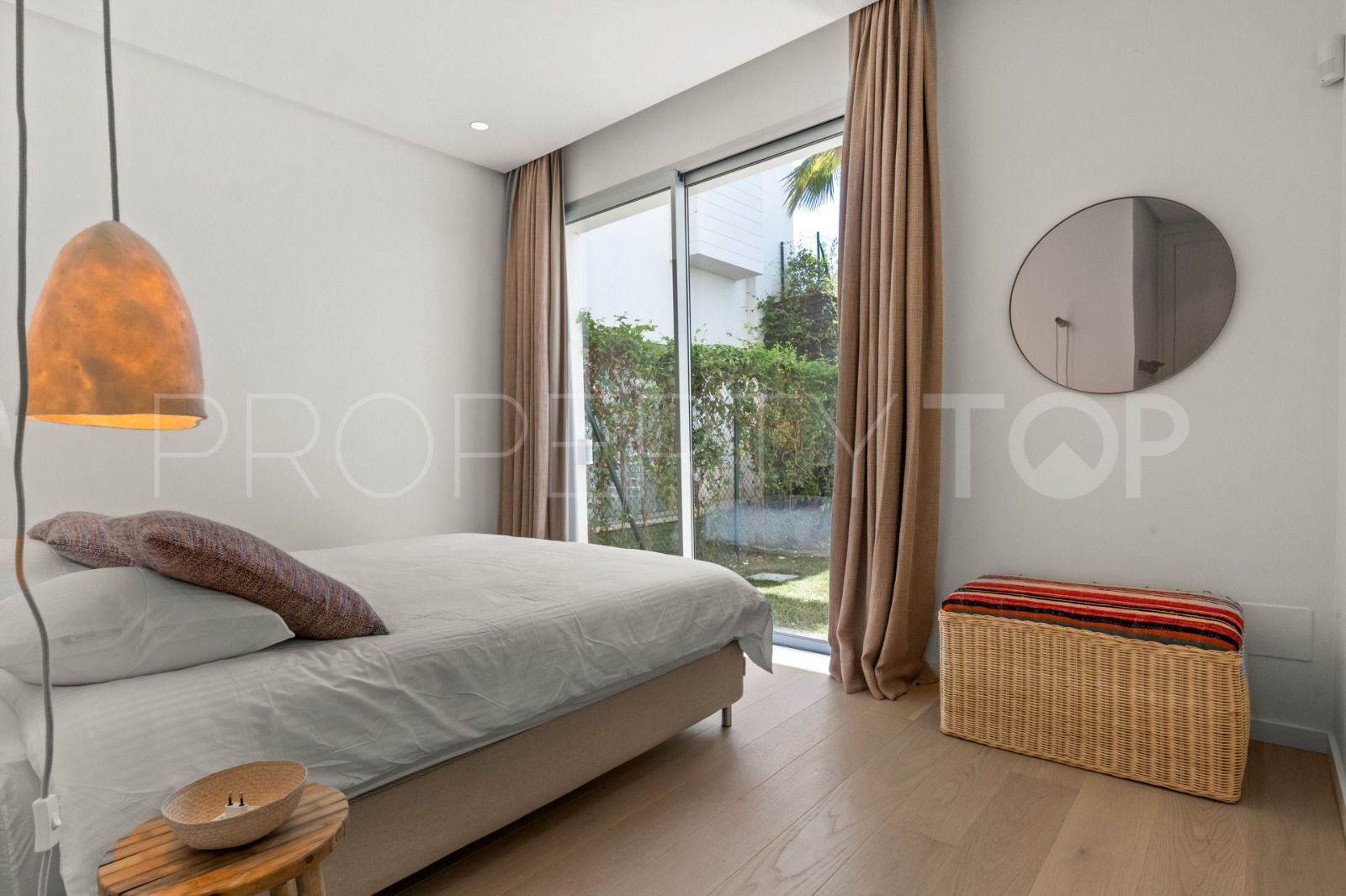 Duplex planta baja en venta en Marbella Club Hills