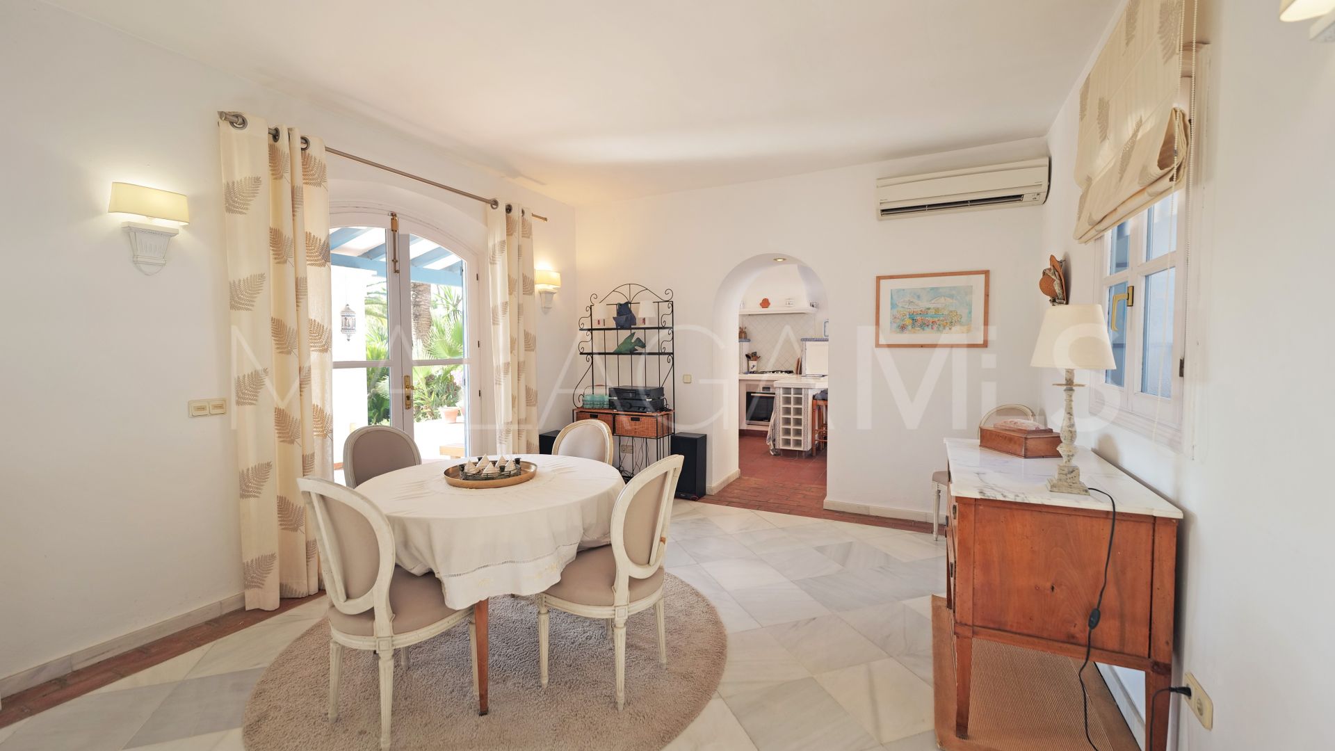 Villa for sale in Benahavis Centro