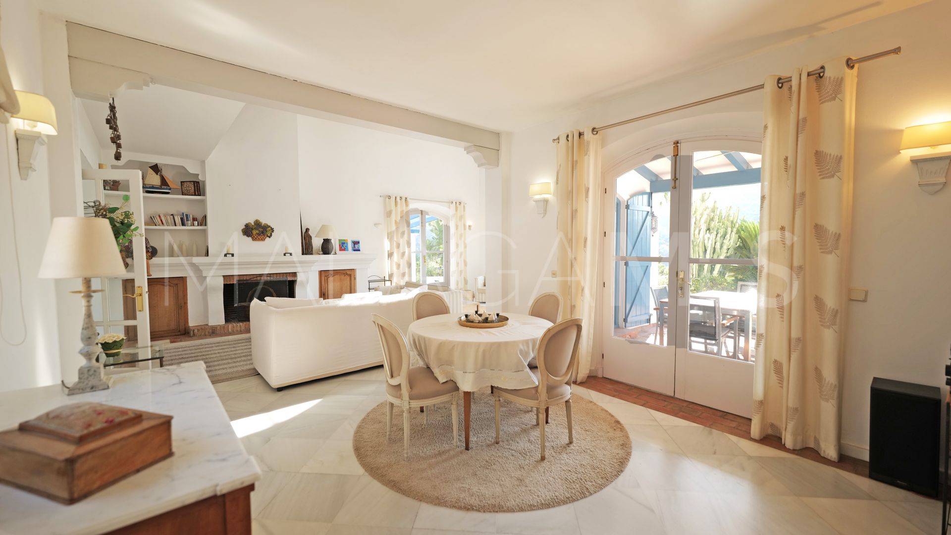 Villa for sale in Benahavis Centro