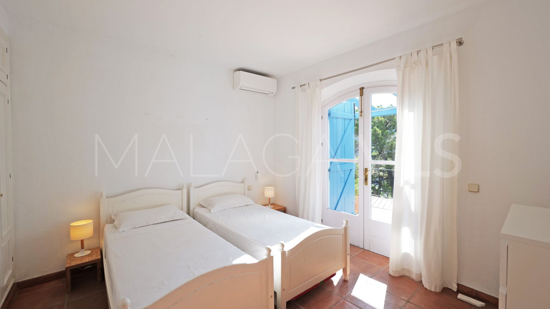 Villa for sale in Benahavis Centro
