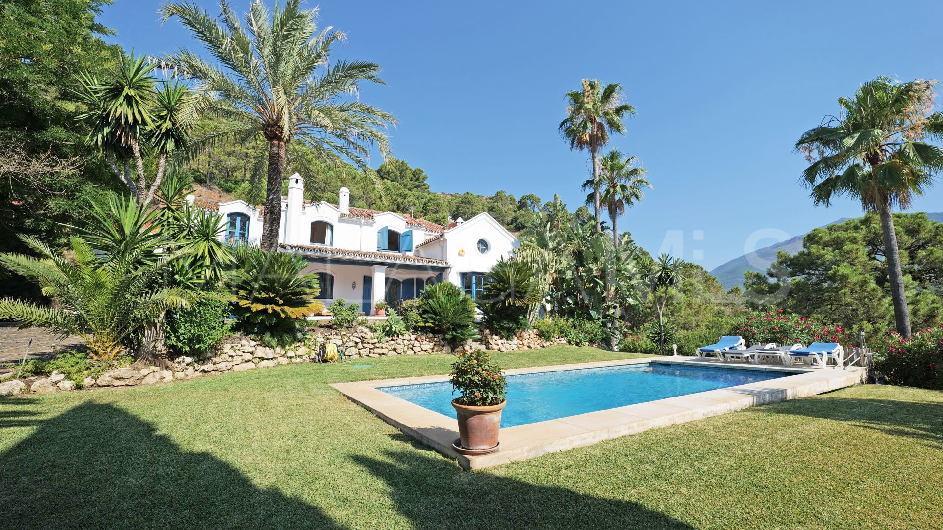 Villa for sale in Benahavis Centro