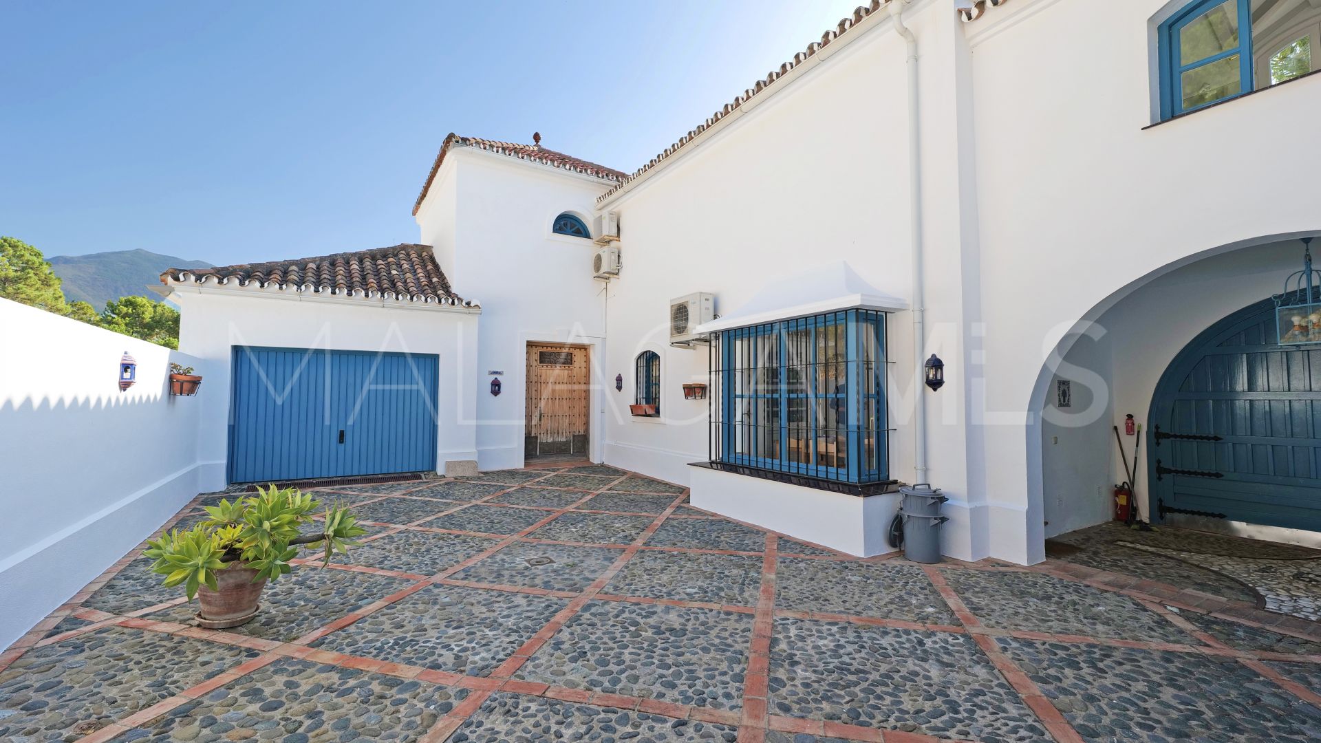 Villa for sale in Benahavis Centro