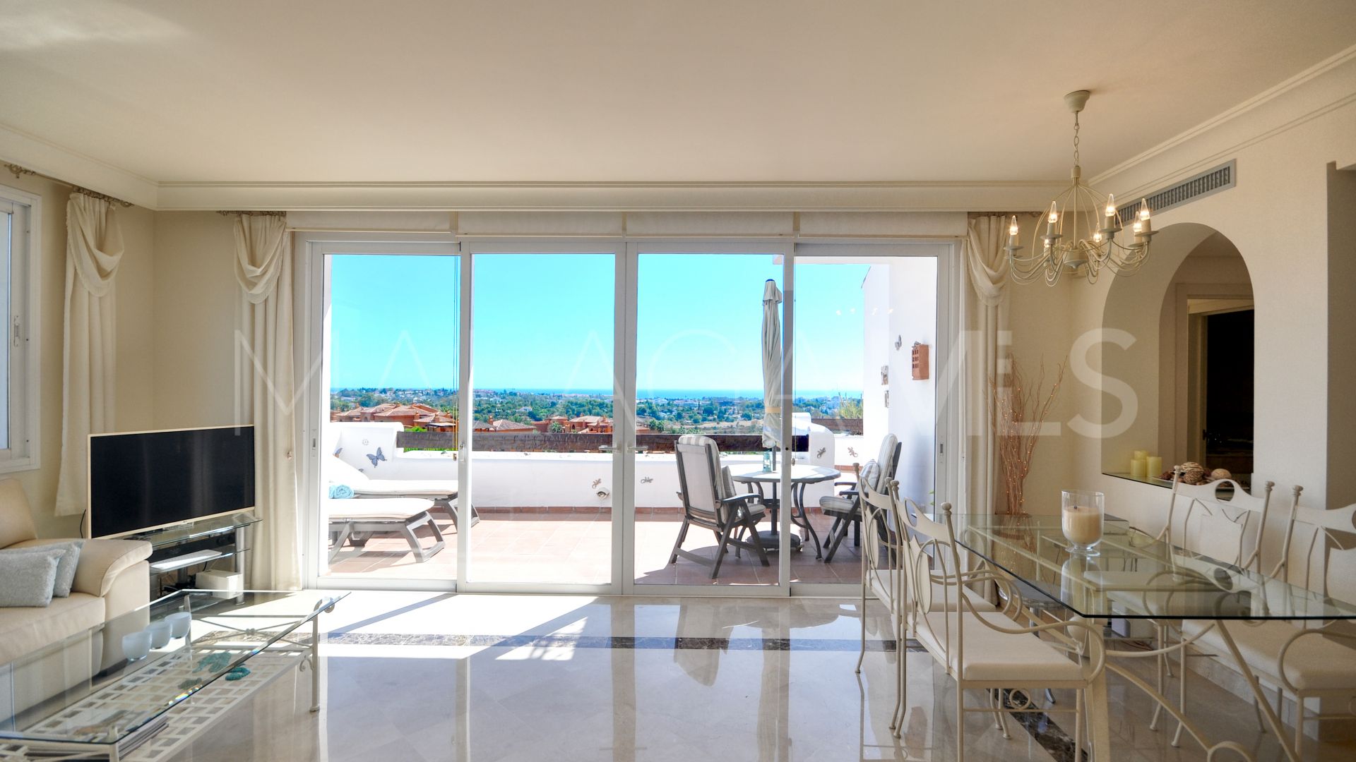For sale duplex penthouse with 3 bedrooms in Lomas del Marqués