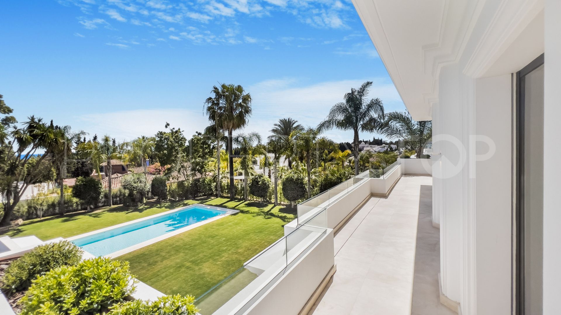 Se vende villa con 6 dormitorios en Las Lomas del Marbella Club