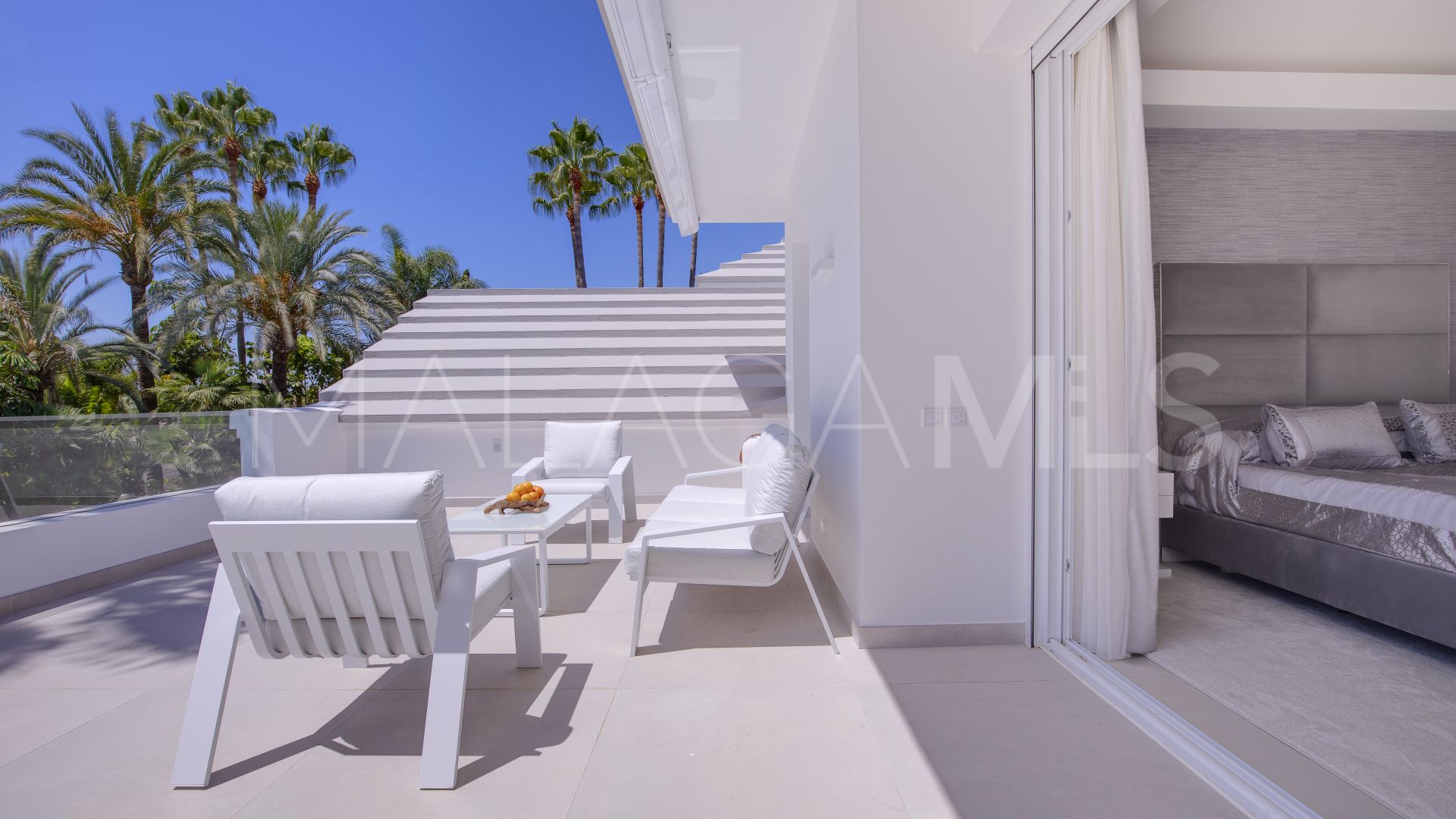 Villa for sale in Guadalmina Baja