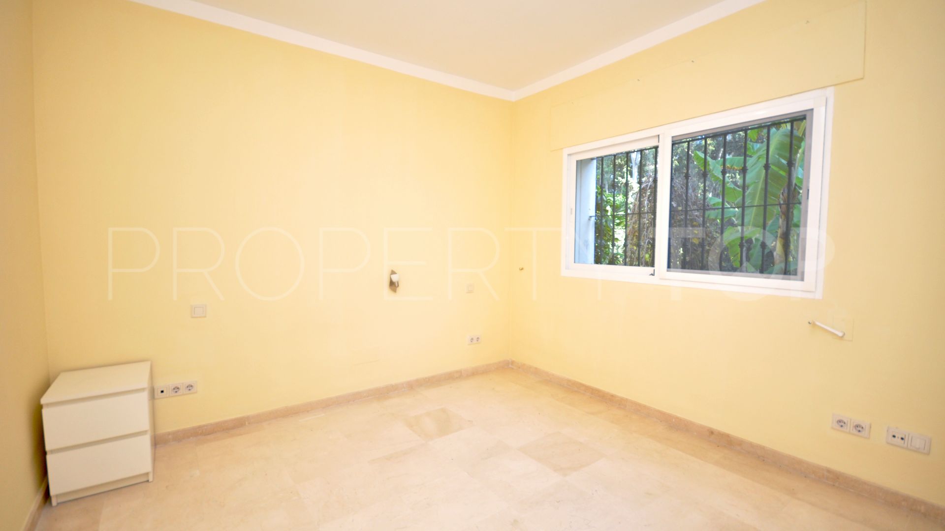 Ground floor apartment with 3 bedrooms for sale in Park Beach