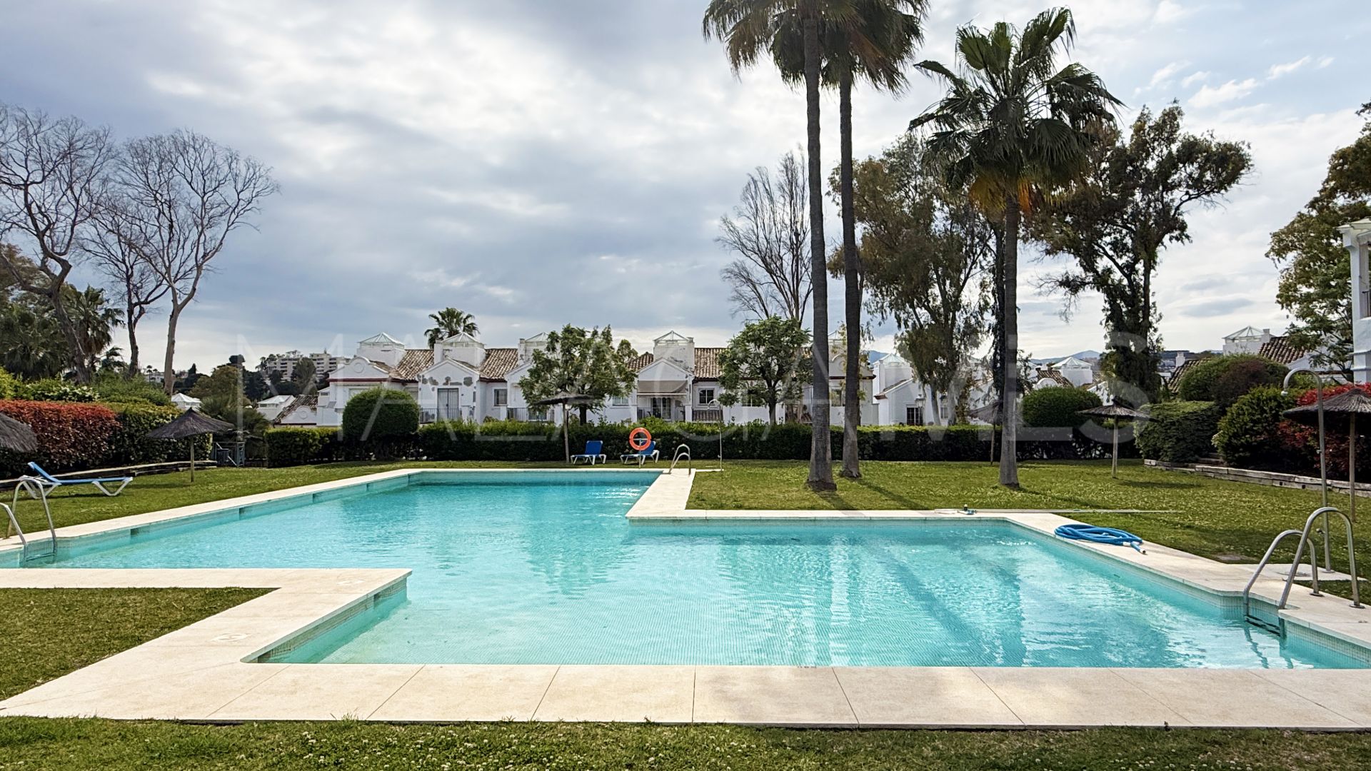 Tvåvånings takvåning for sale in Guadalmina Alta