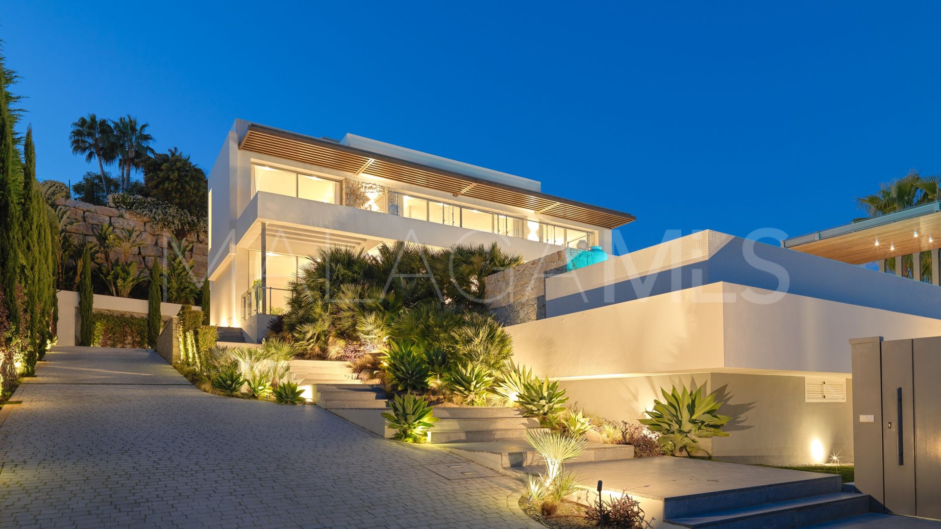 For sale Capanes Sur villa with 5 bedrooms