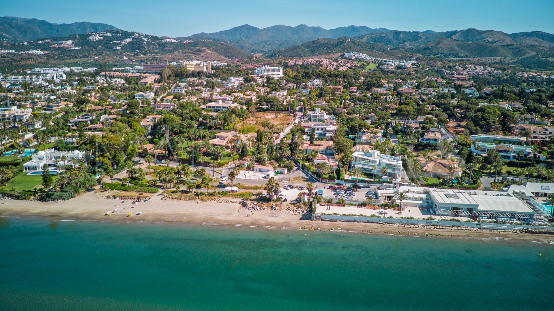 Villa for sale in Los Monteros