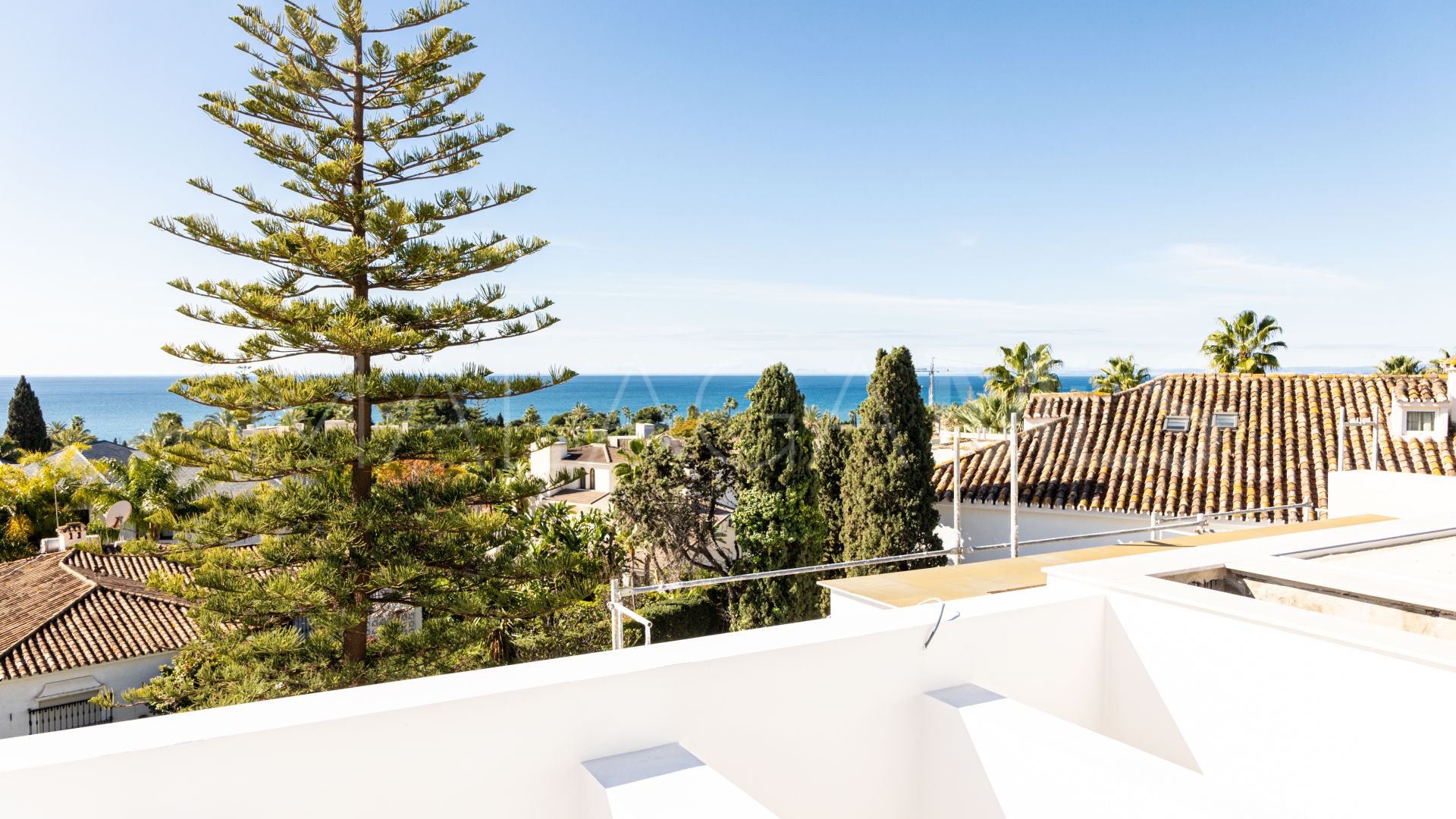Villa for sale in Los Monteros