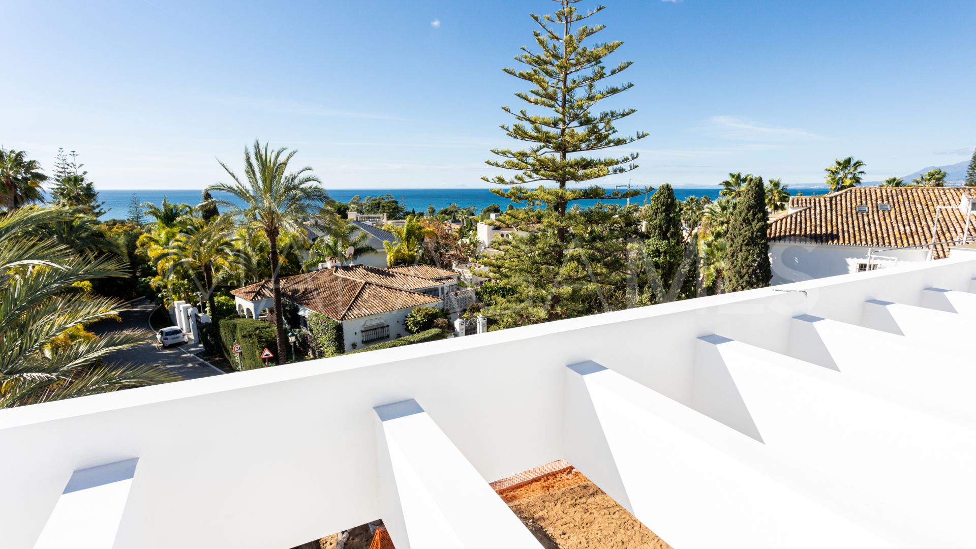 Villa for sale in Los Monteros