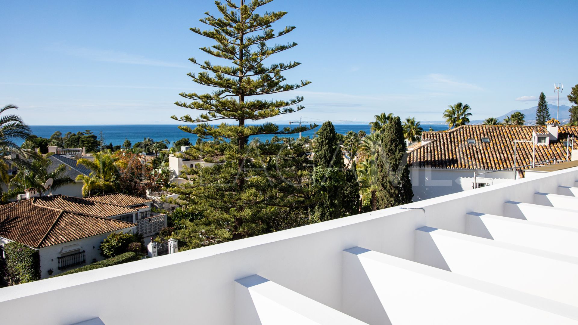 Villa for sale in Los Monteros