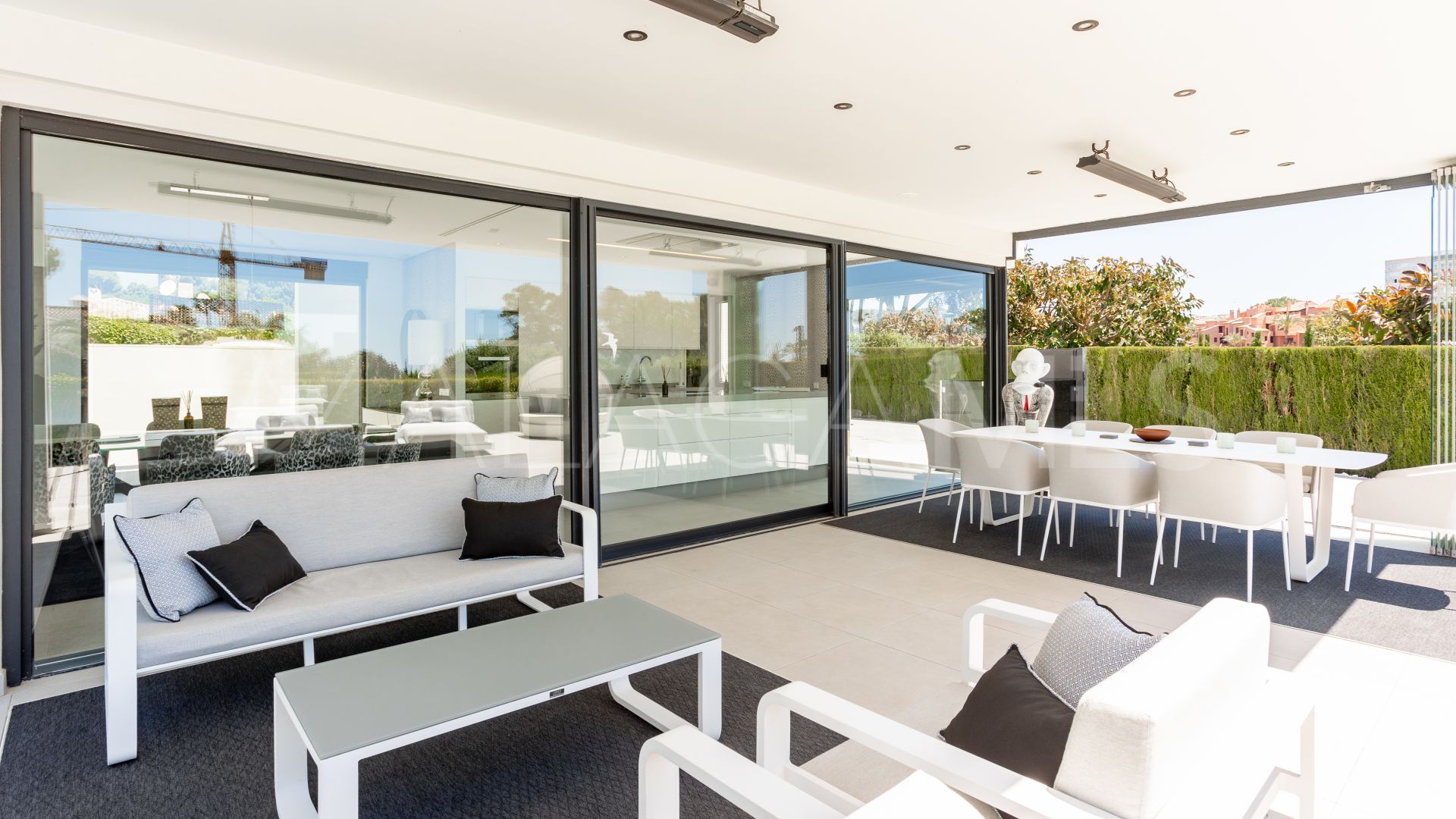 Villa for sale in Los Monteros