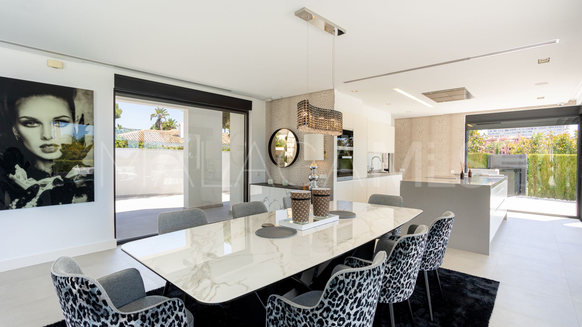 Villa for sale in Los Monteros