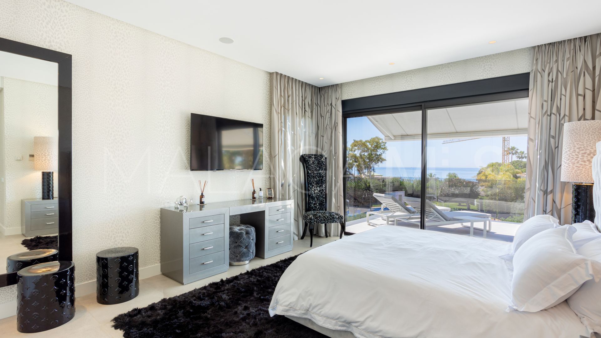 Villa for sale in Los Monteros