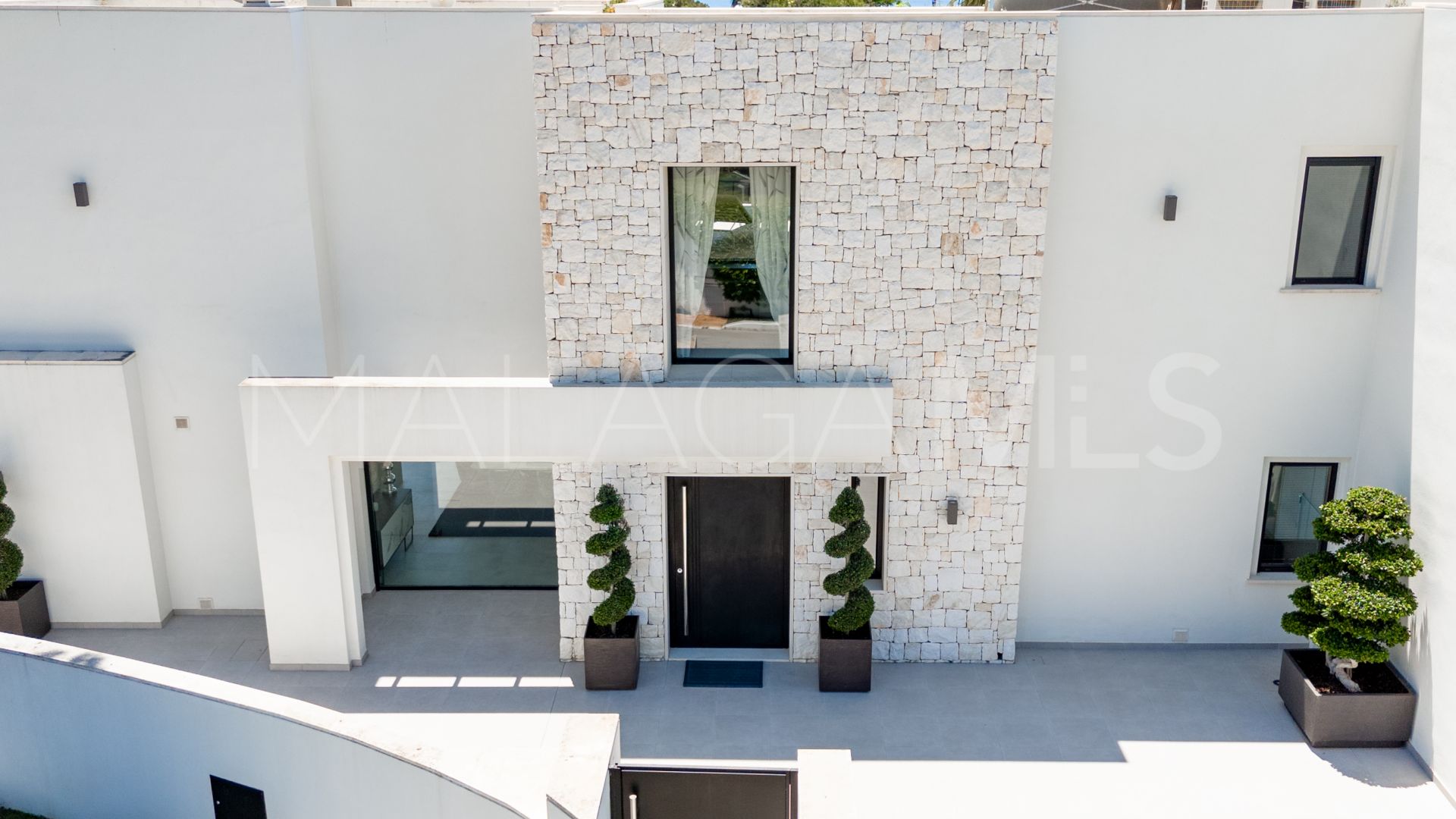 Villa for sale in Los Monteros