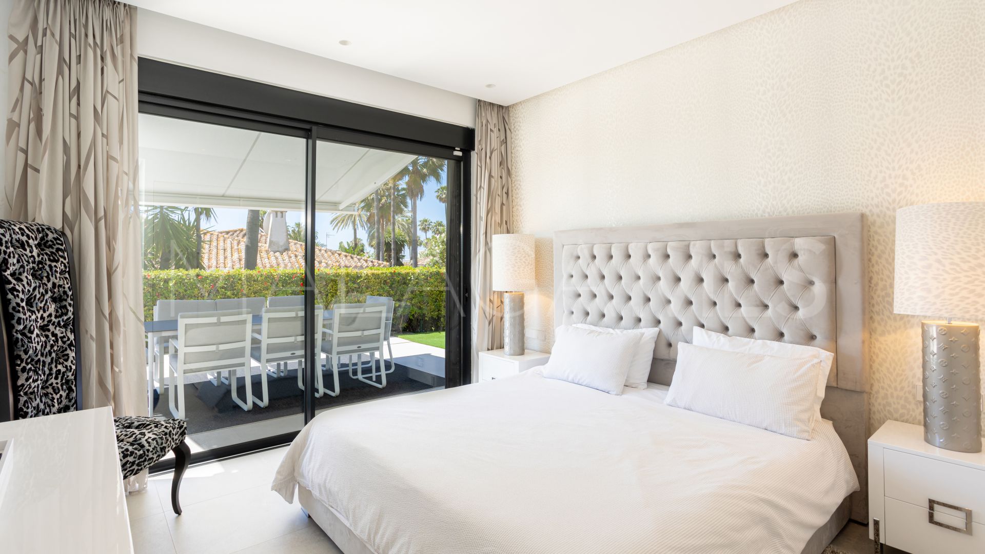 Villa for sale in Los Monteros