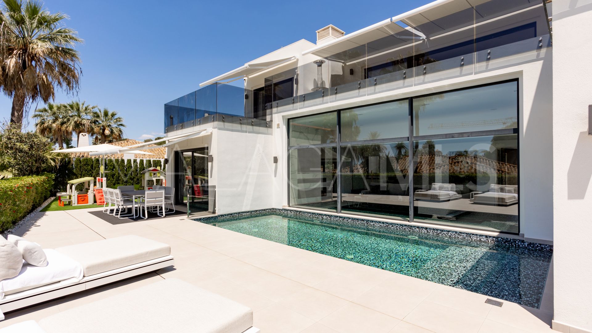 Villa for sale in Los Monteros