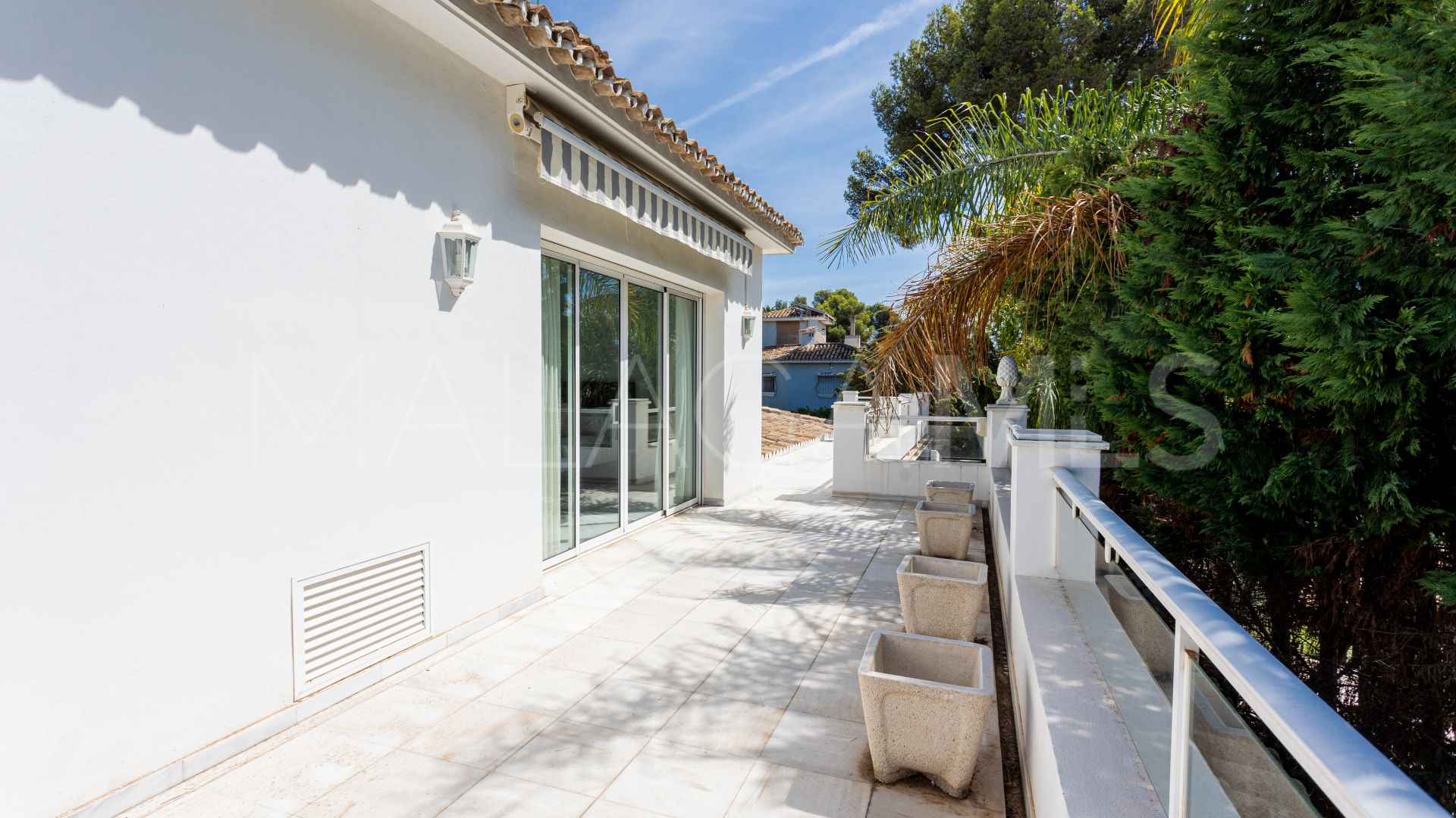 Villa for sale in Los Monteros