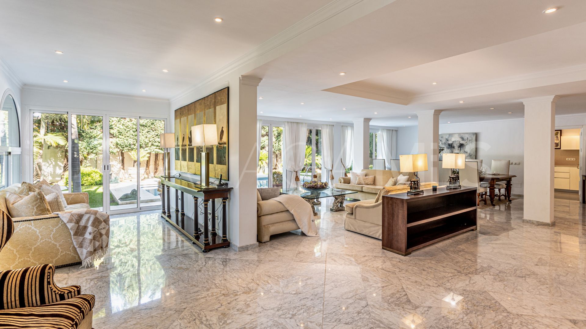 Villa for sale in Los Monteros