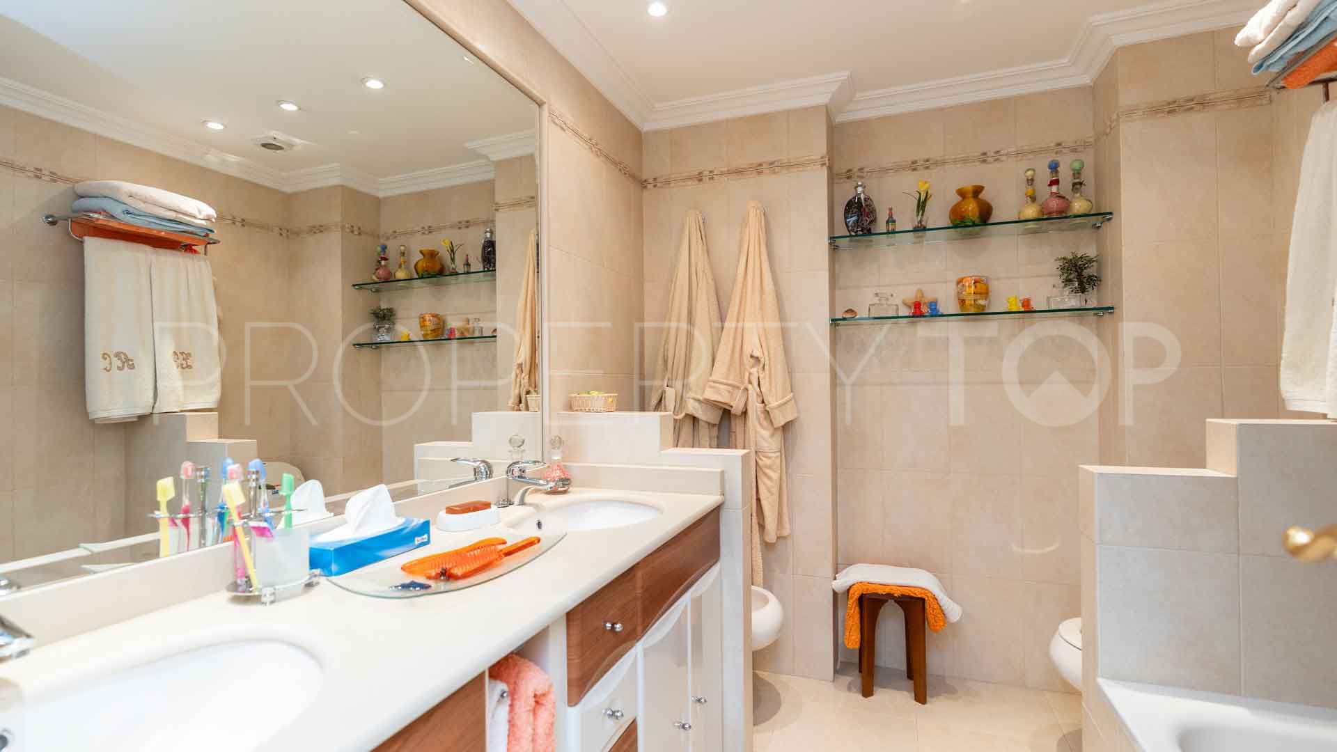 Buy apartment in Marbella Centro