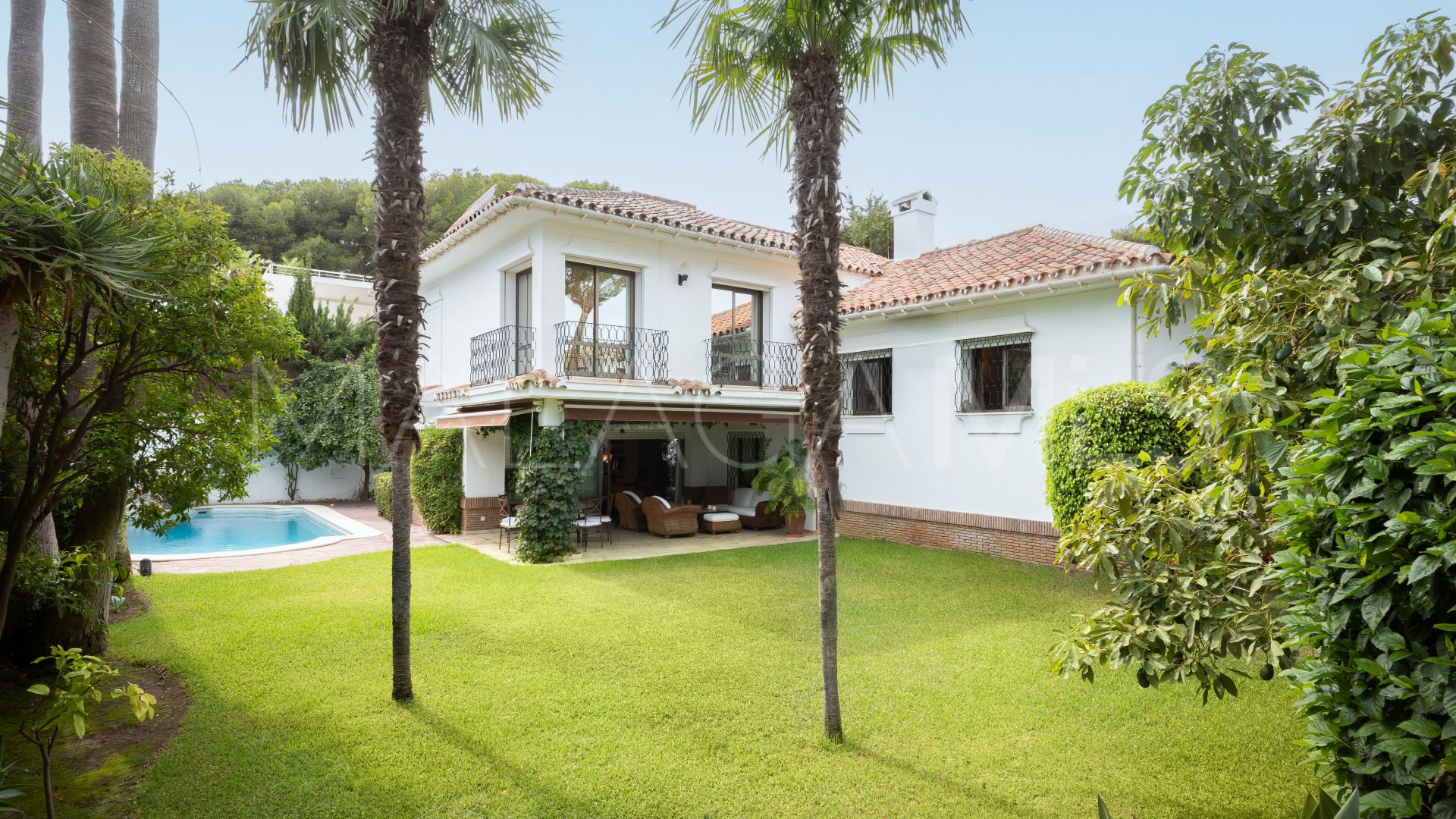 Villa for sale in Los Monteros