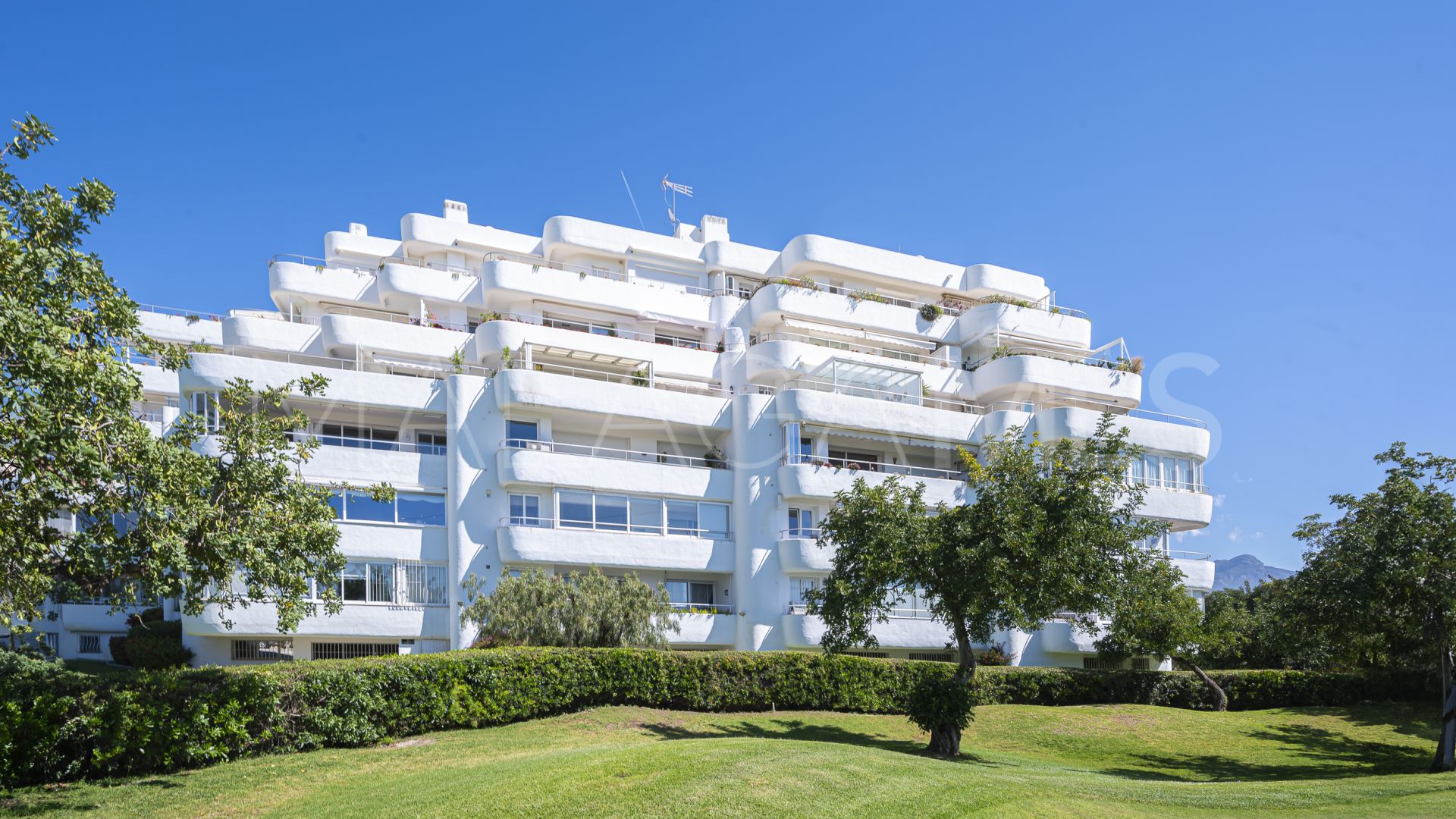 For sale apartment with 2 bedrooms in Guadalmina Alta