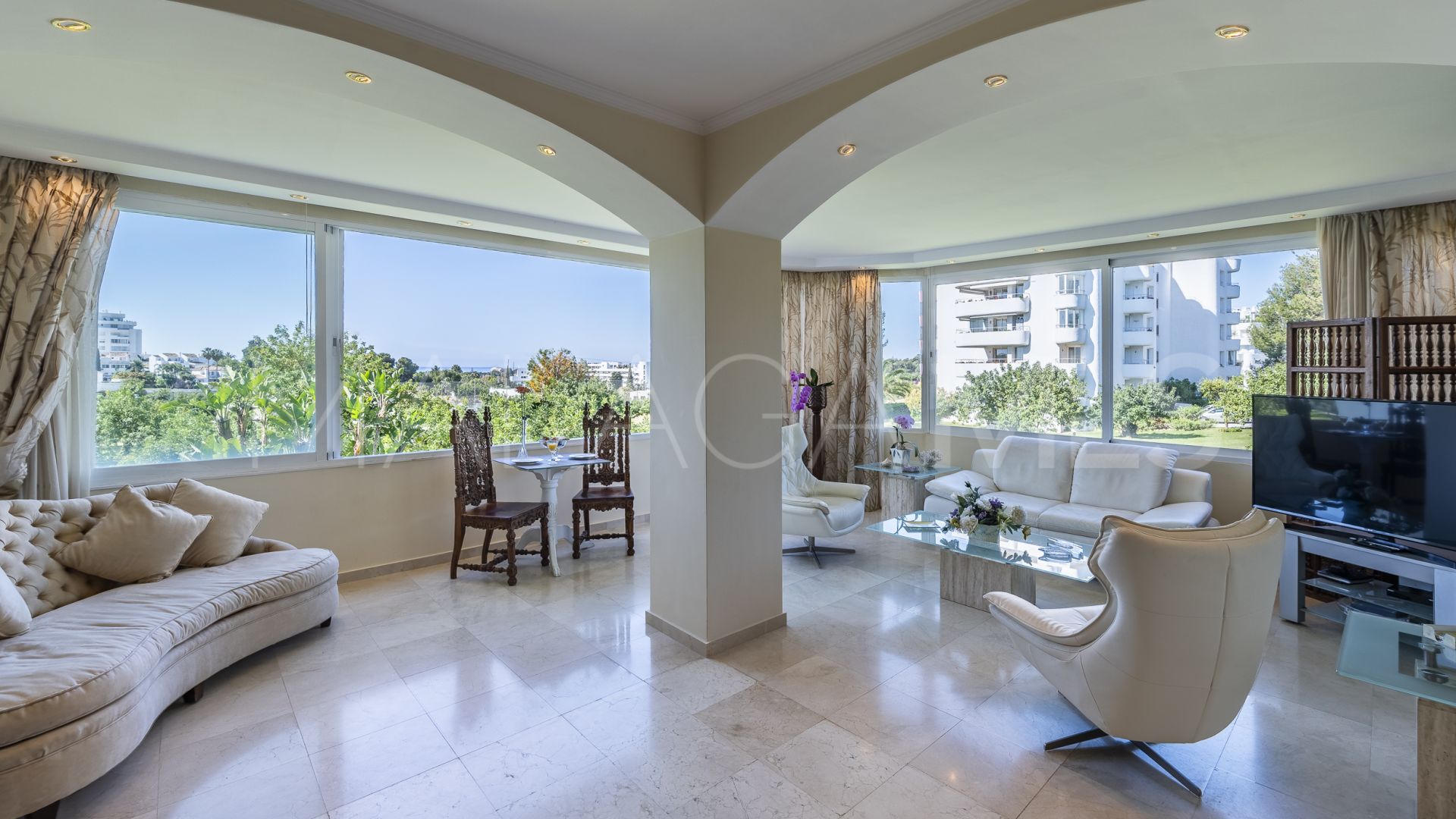 For sale apartment with 2 bedrooms in Guadalmina Alta