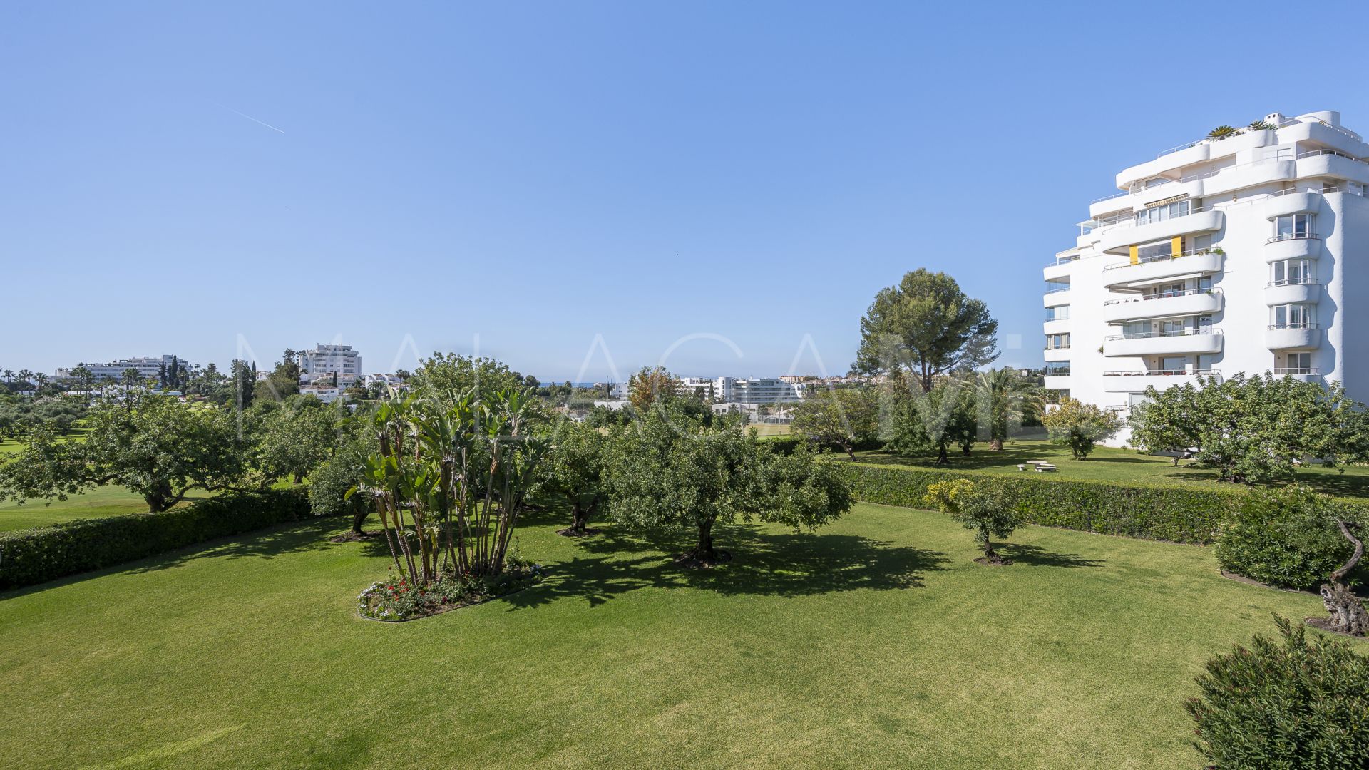 Apartamento a la venta in Guadalmina Alta with 2 bedrooms