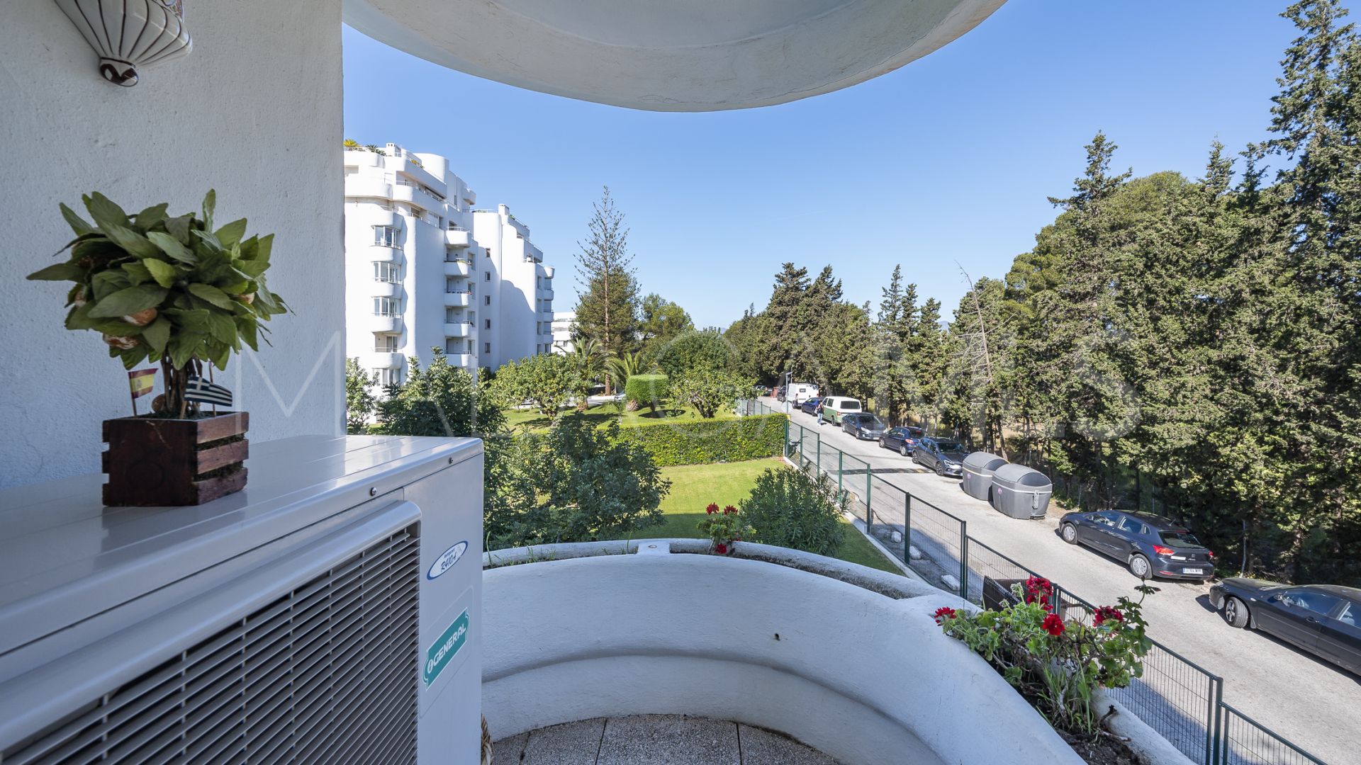 Apartamento a la venta in Guadalmina Alta with 2 bedrooms