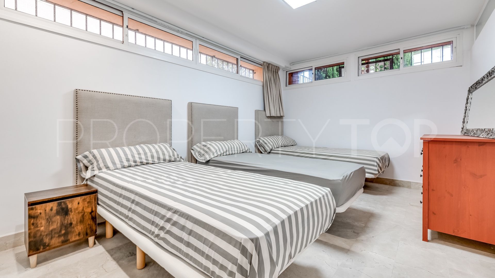 Marbella Ciudad, pareado de 5 dormitorios en venta