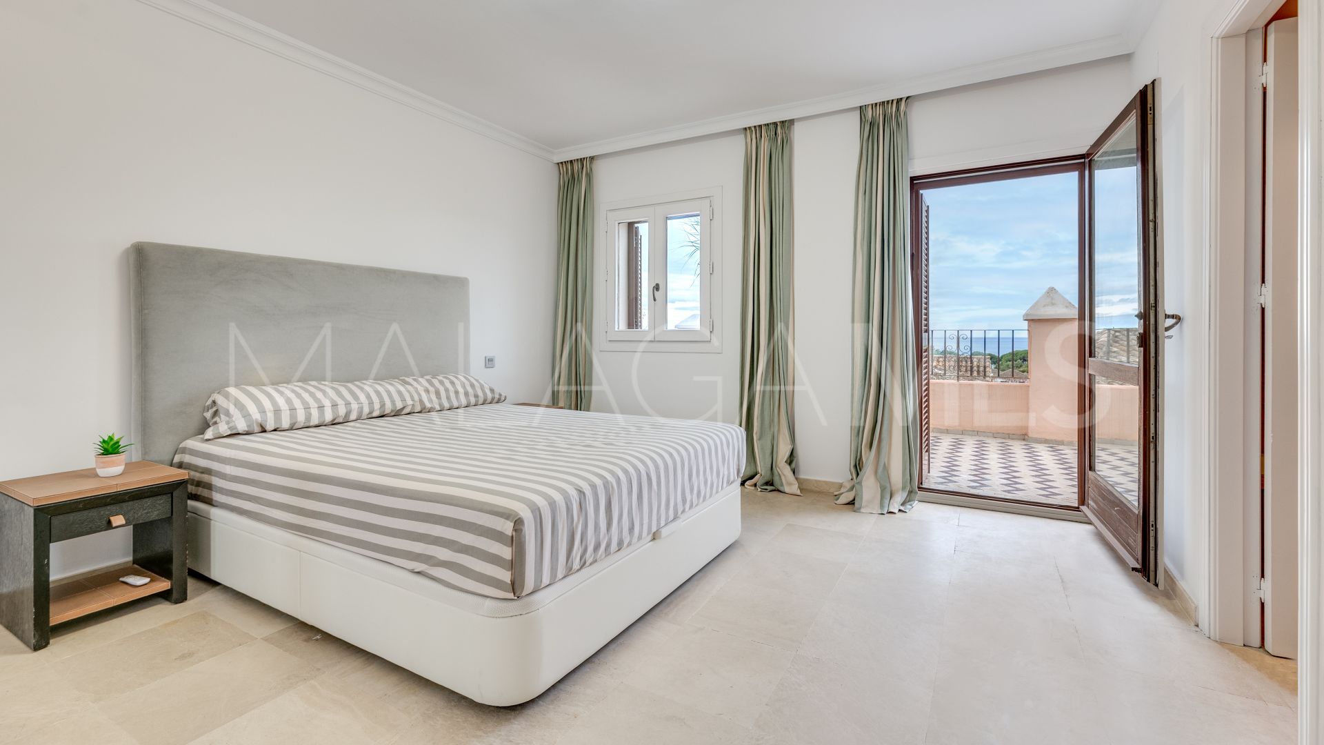 Villa pareada for sale in Marbella Ciudad with 4 bedrooms