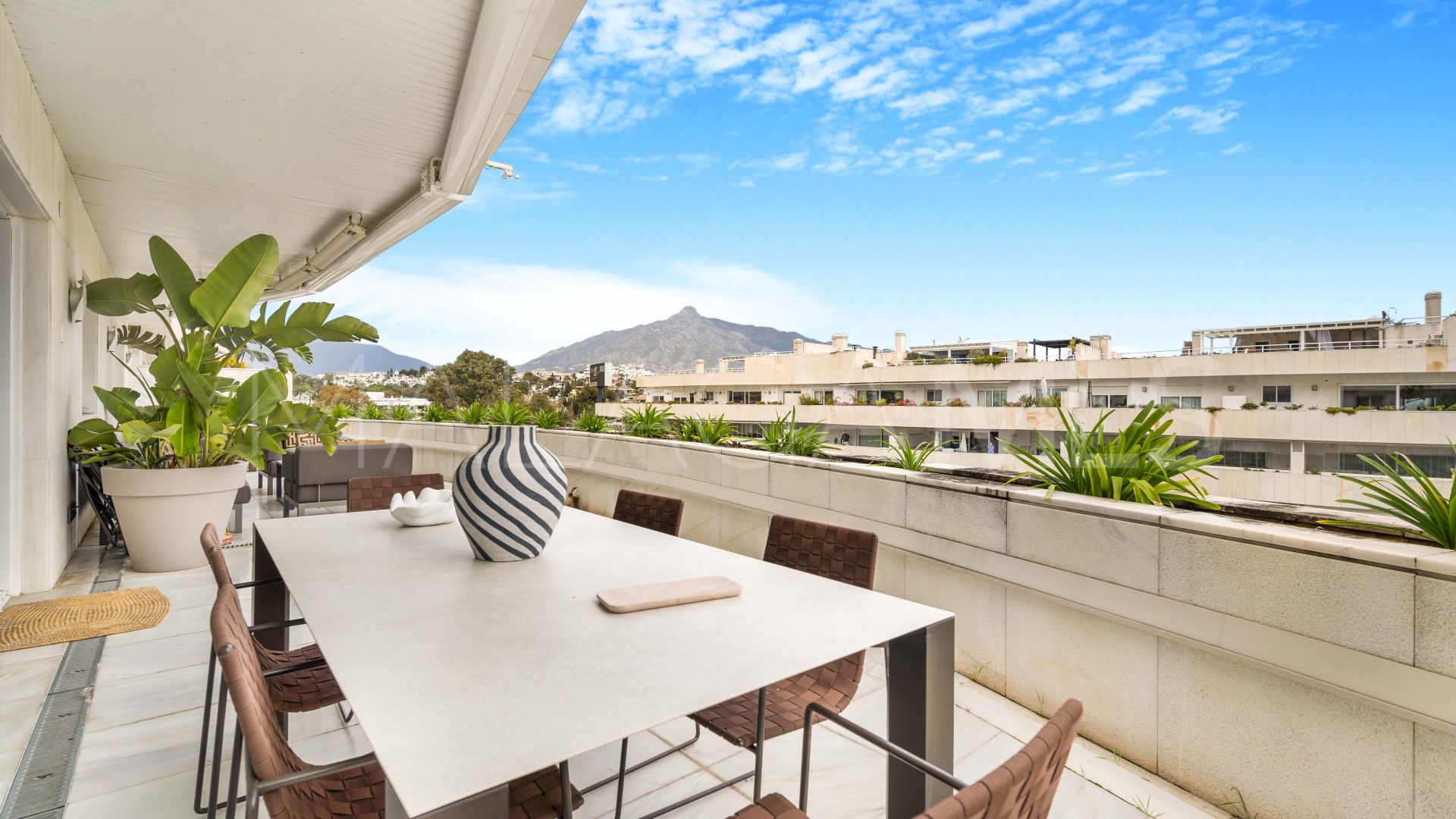 Duplex penthouse for sale in El Embrujo Banús