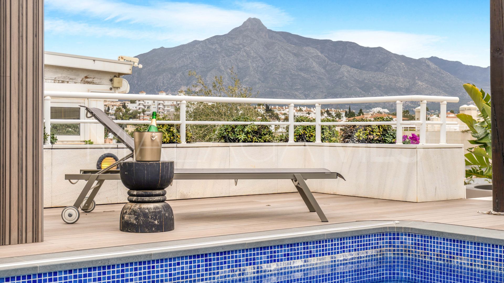 Duplex penthouse for sale in El Embrujo Banús